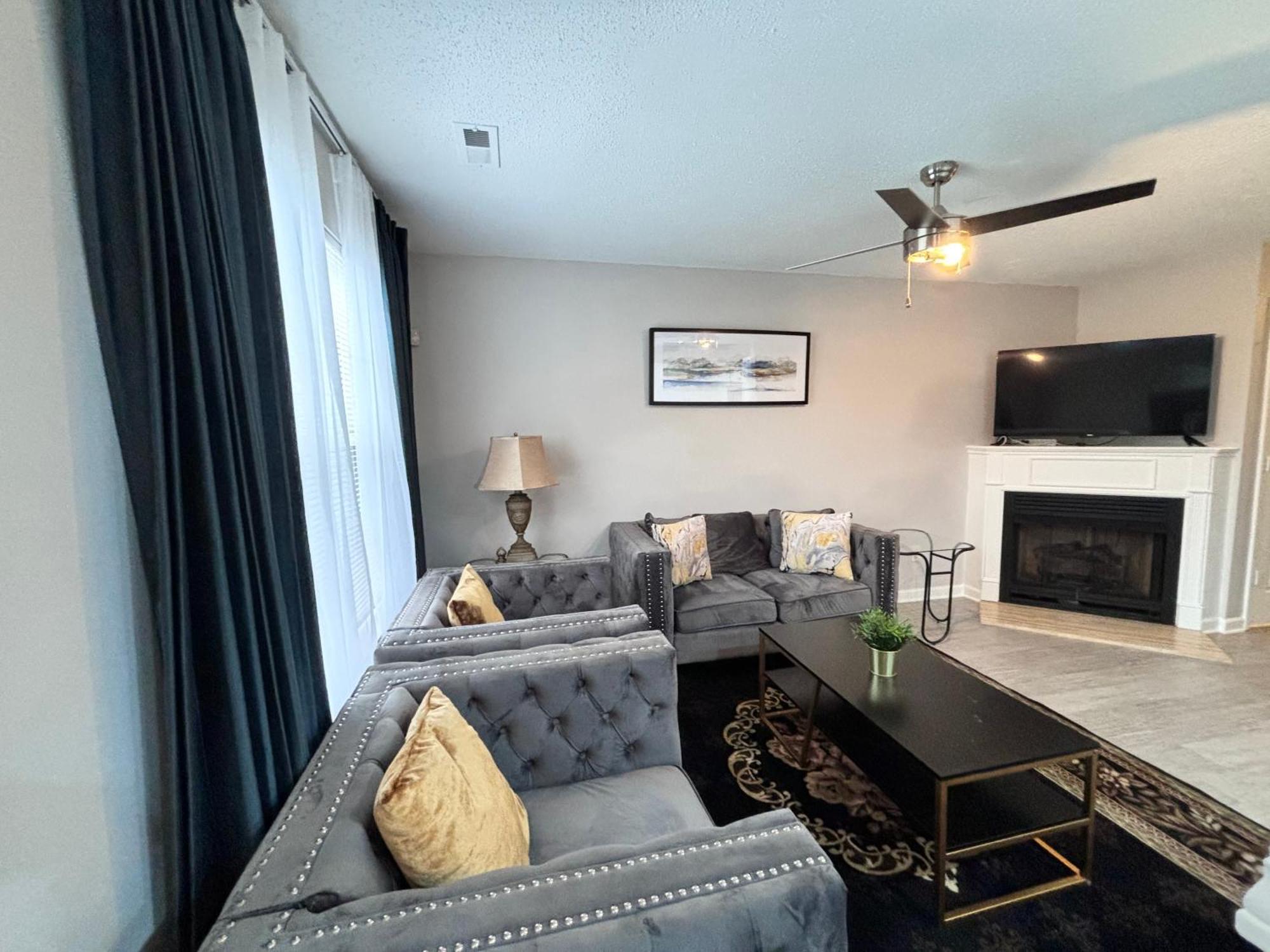 Beautiful 2 King Bedrooms With Garage