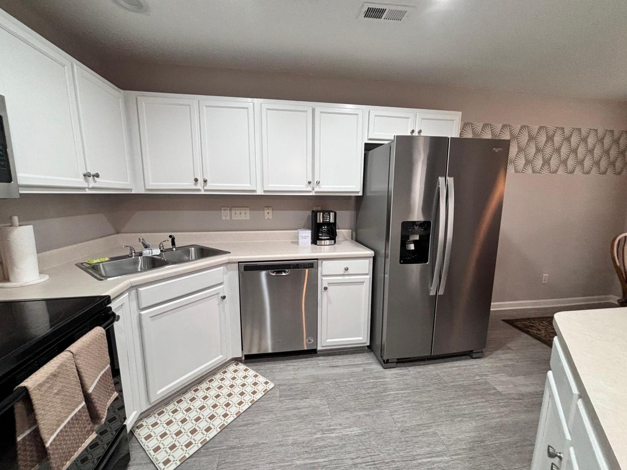 Beautiful 2 King Bedrooms With Garage Holiday home Charlotte