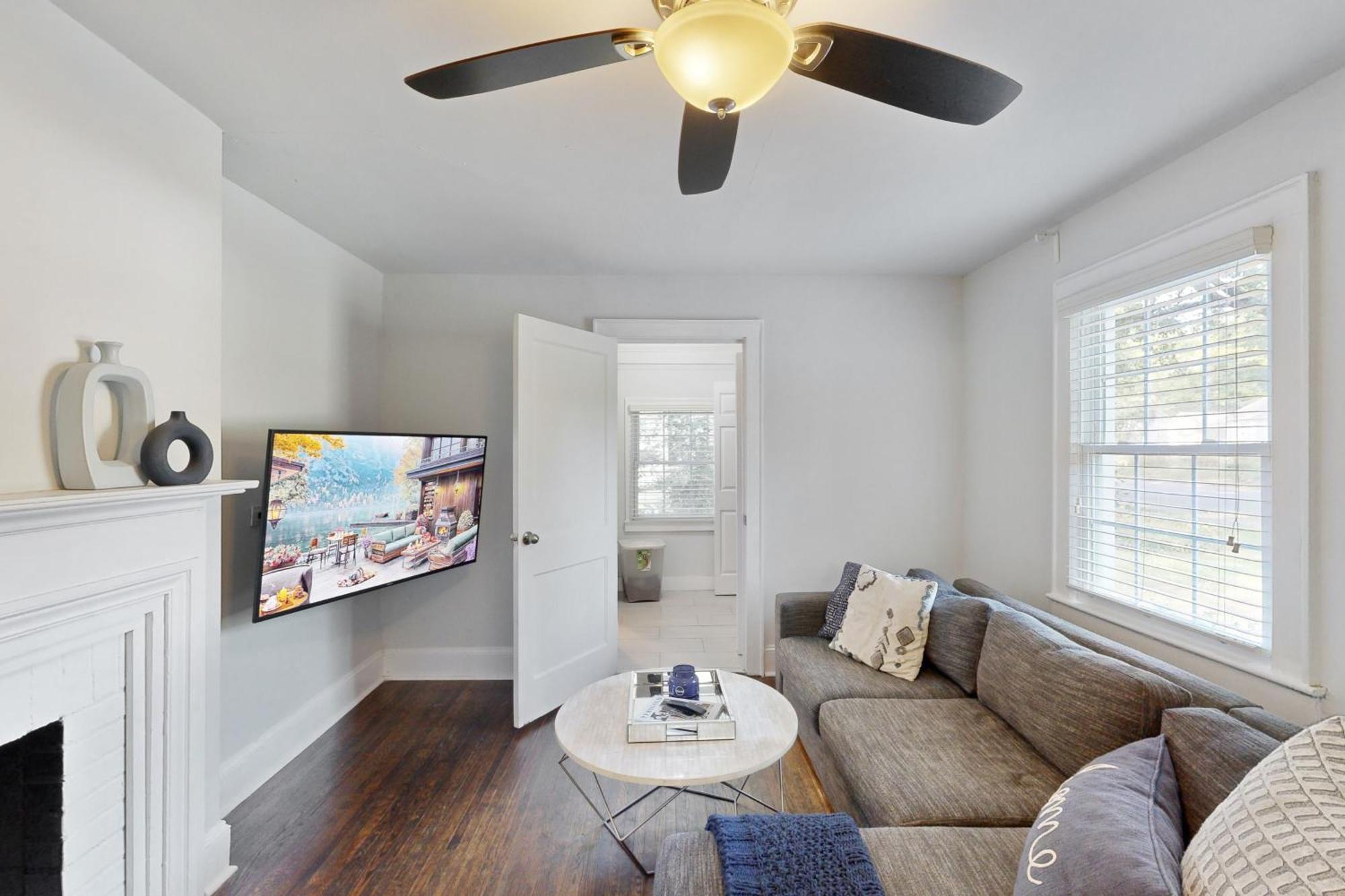 Charming House With Cozy Patio And Fire Pit Holiday home