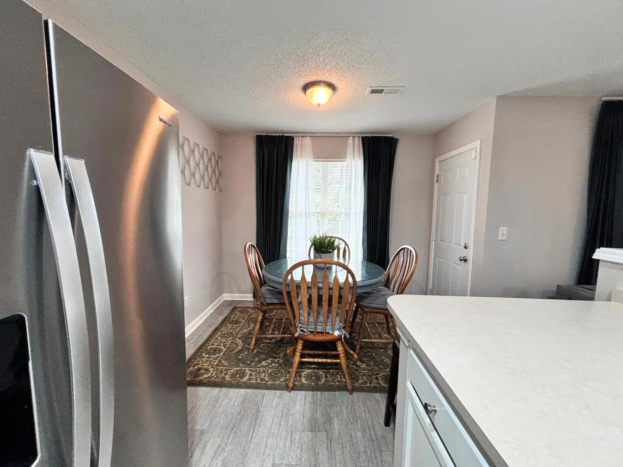 Beautiful 2 King Bedrooms With Garage Holiday home