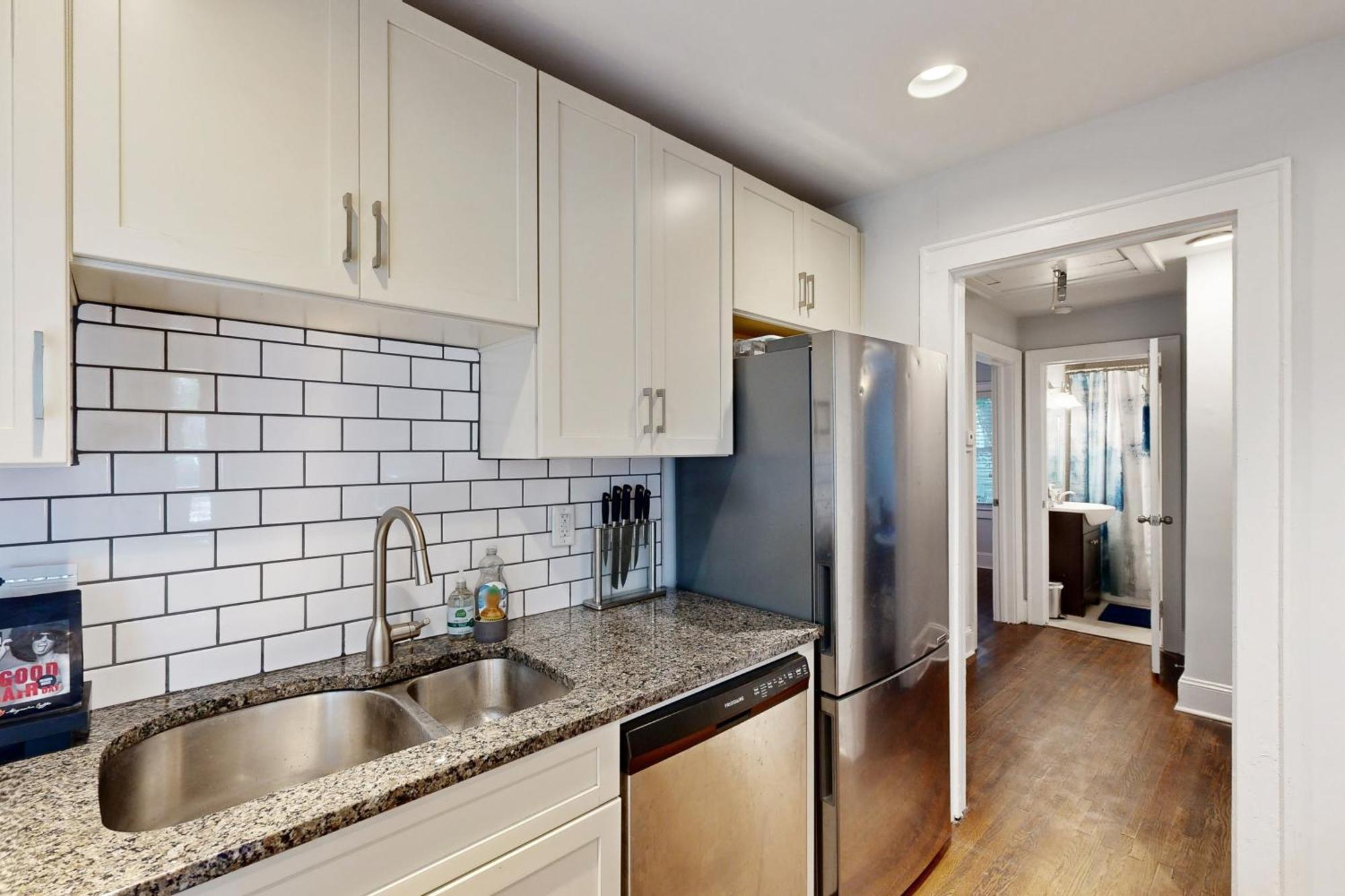 Charming House With Cozy Patio And Fire Pit Holiday home Charlotte