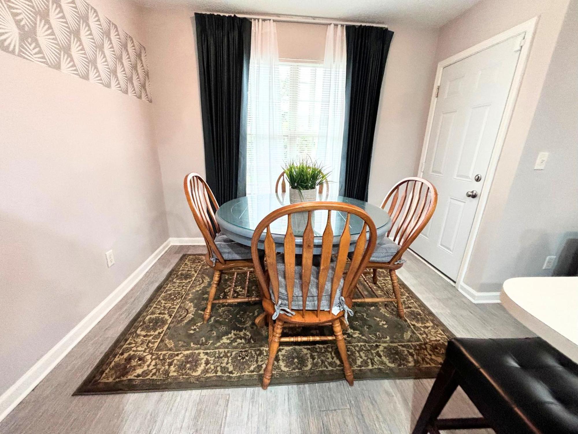 Beautiful 2 King Bedrooms With Garage Holiday home