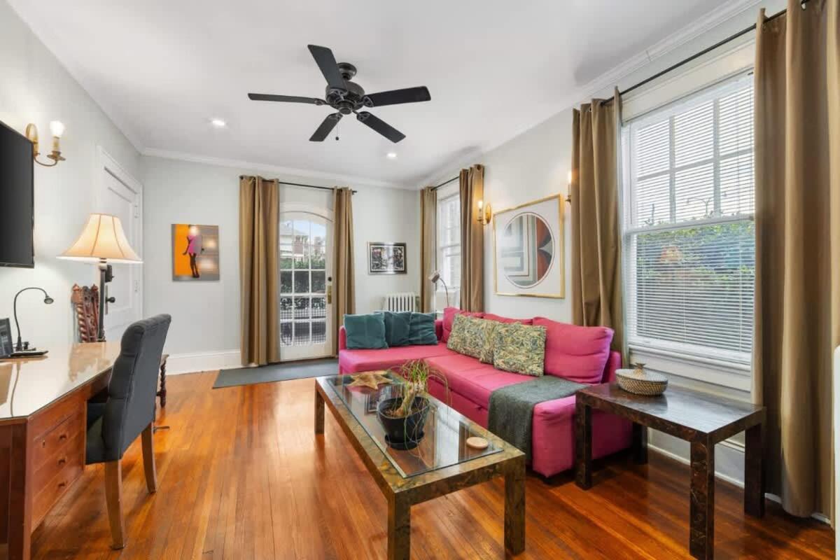 Elegant And Colorful 1br With Covered Porch Holiday home