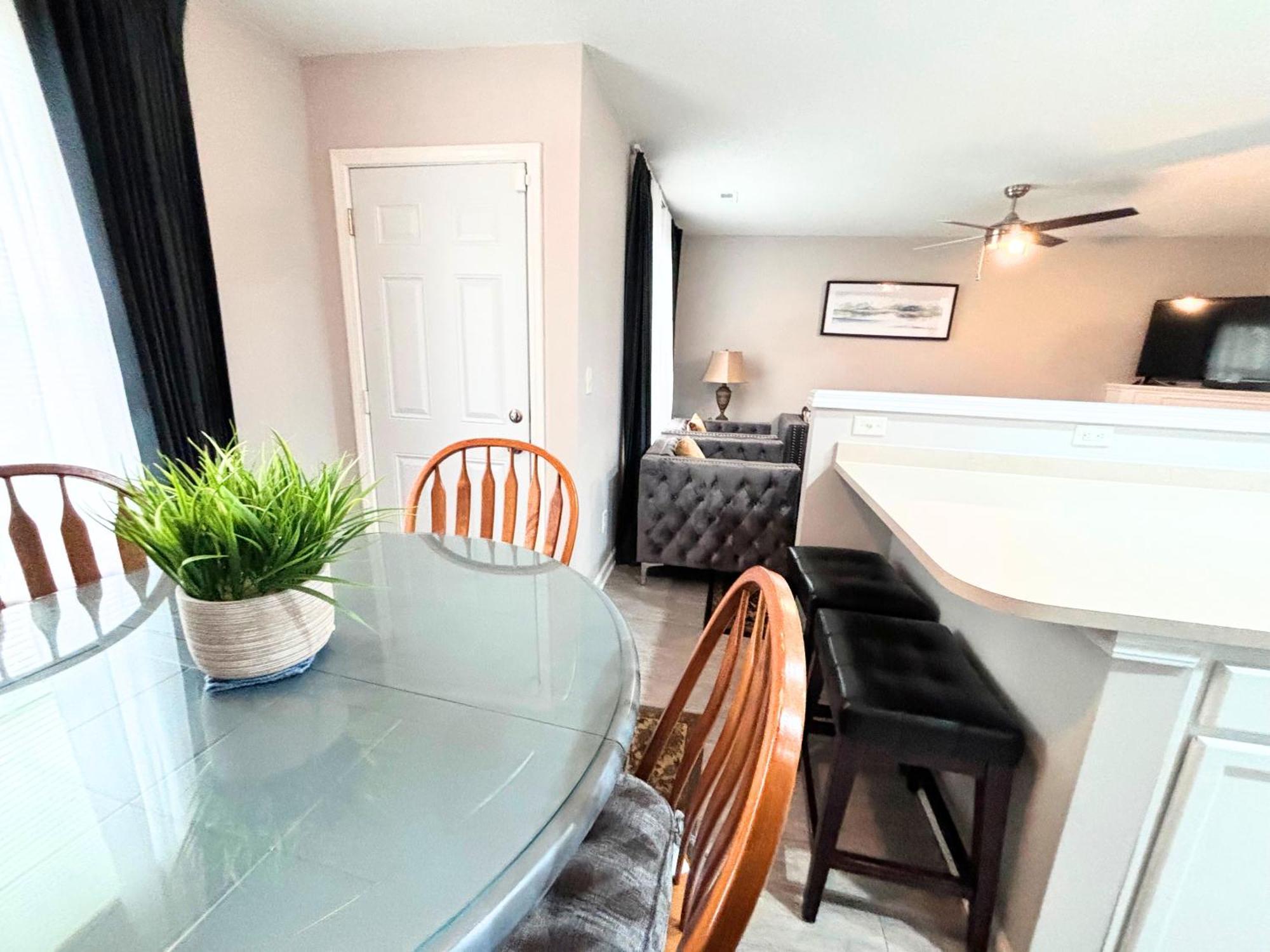 Beautiful 2 King Bedrooms With Garage