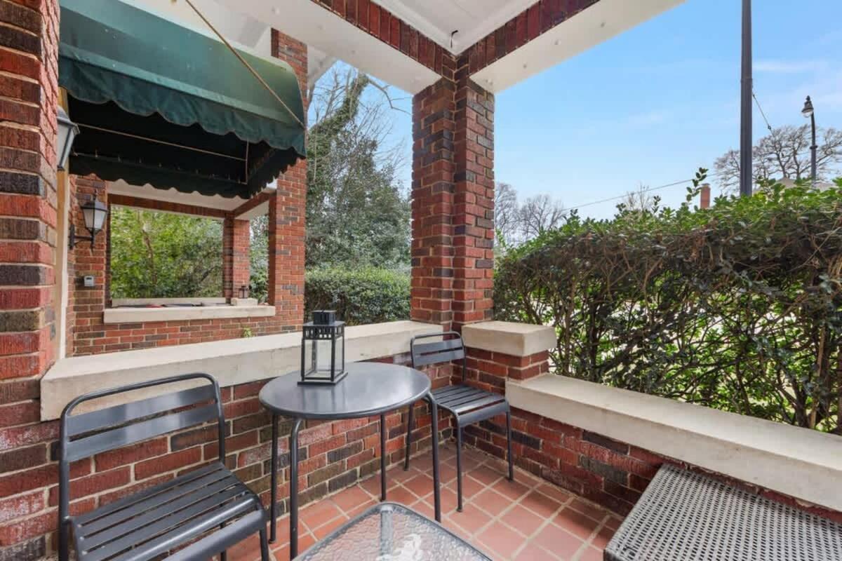 Elegant And Colorful 1br With Covered Porch Holiday home