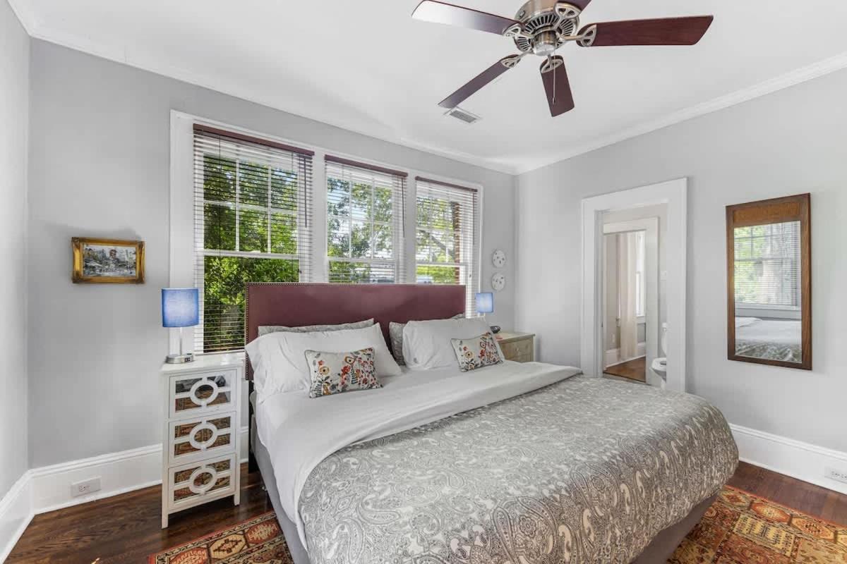 Holiday home Contemporary Gem In The Heart Of Myers Park *