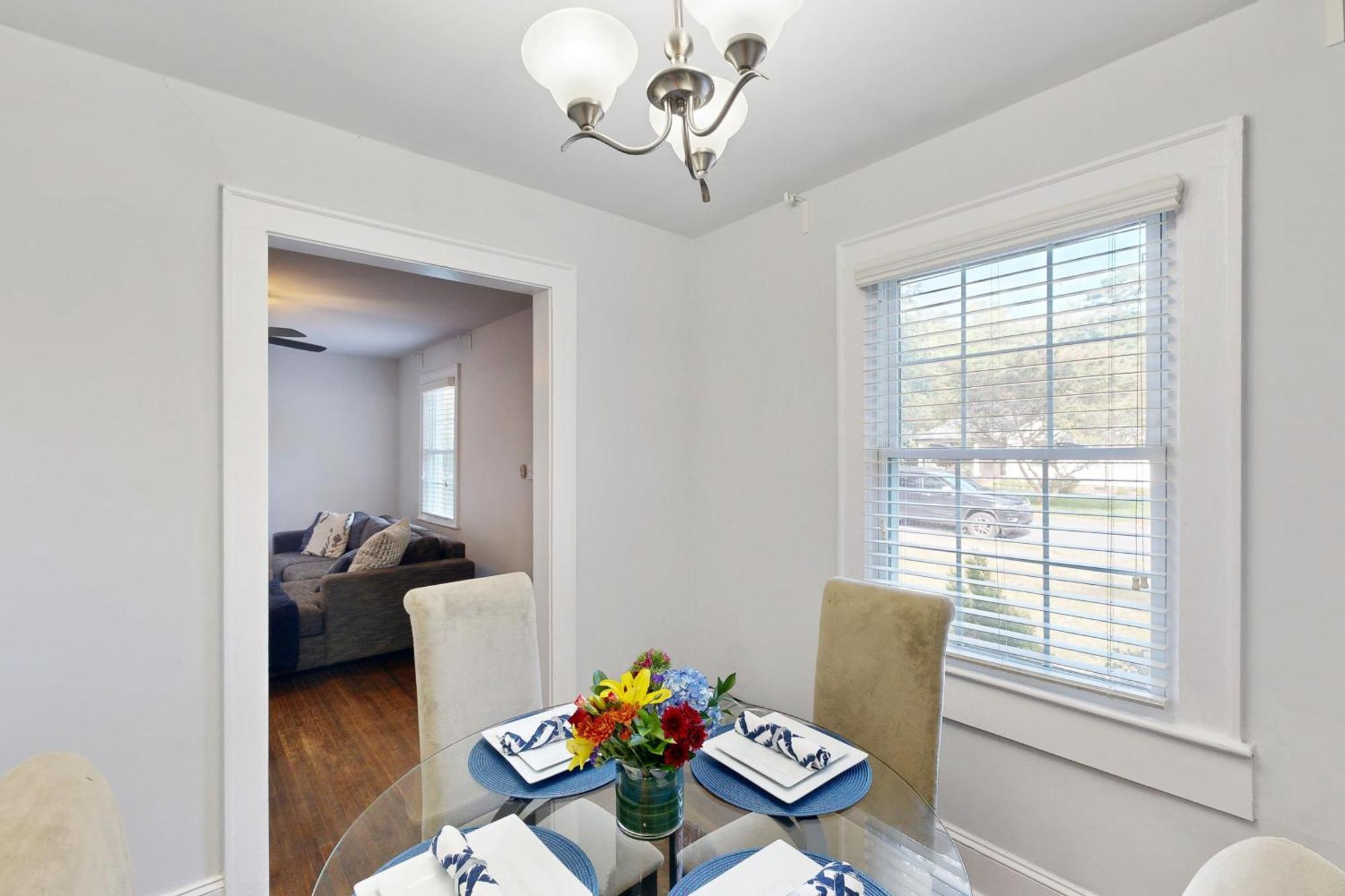 Charming House With Cozy Patio And Fire Pit Holiday home