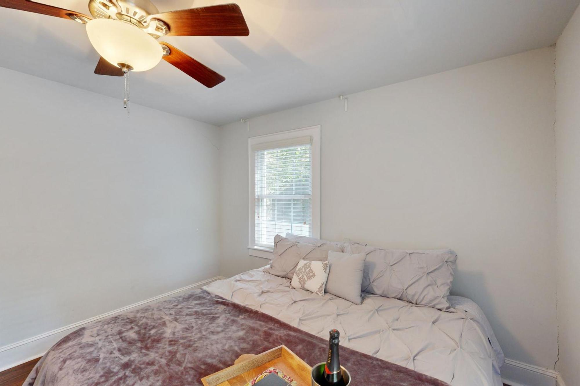 Holiday home Charming House With Cozy Patio And Fire Pit *