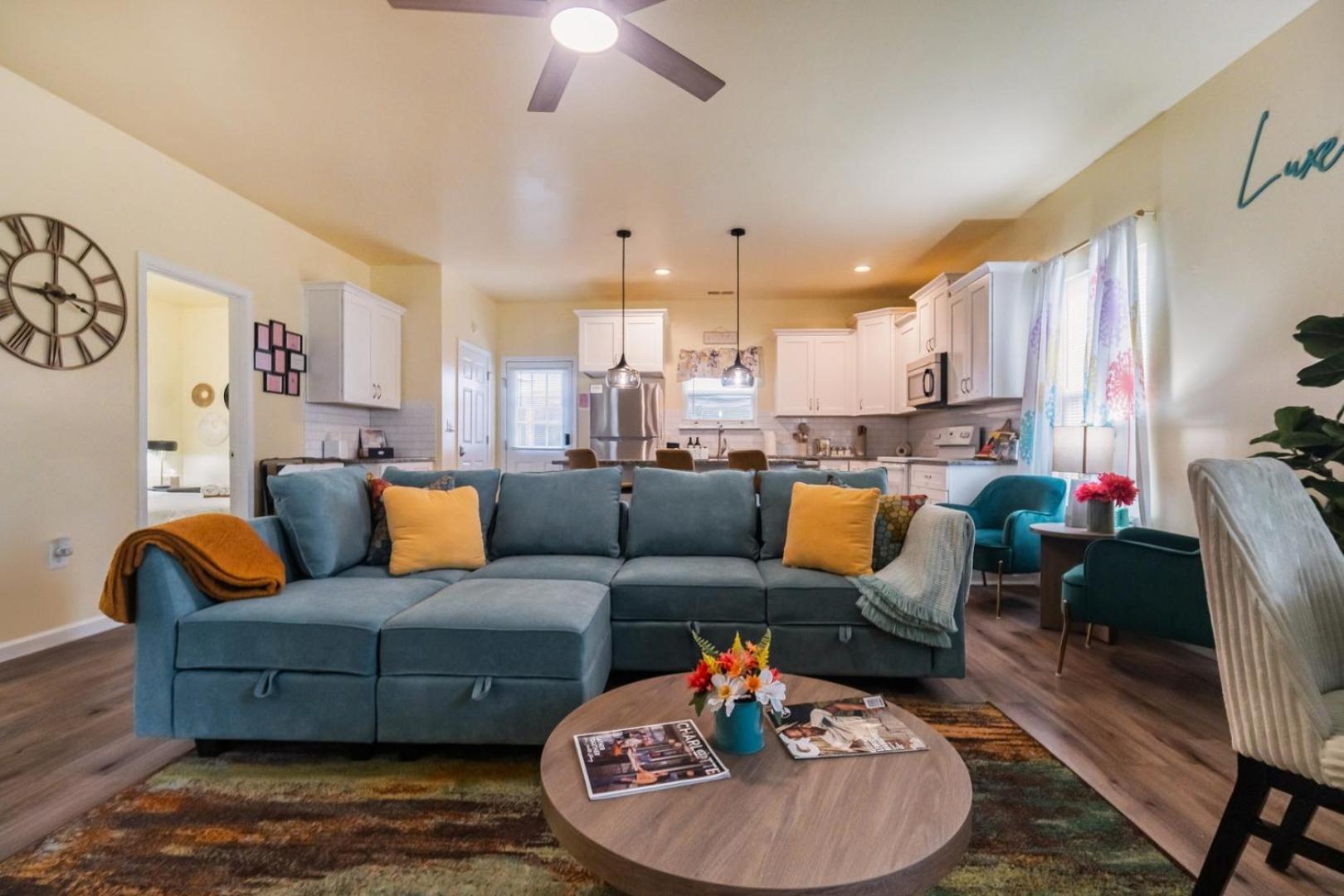 Holiday home Uptown 3br | Hot Tub + Fire Pit