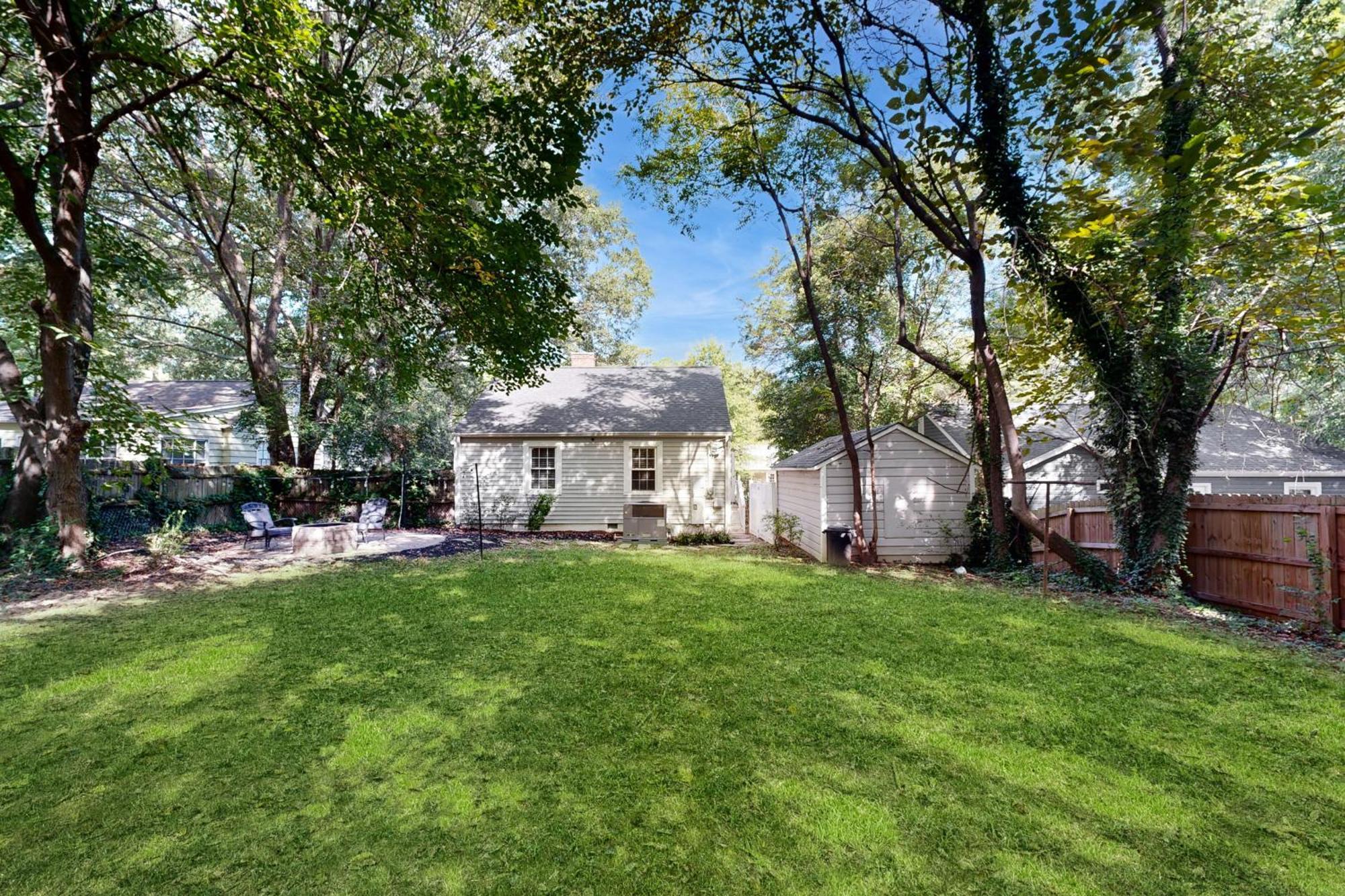 Charming House With Cozy Patio And Fire Pit Charlotte
