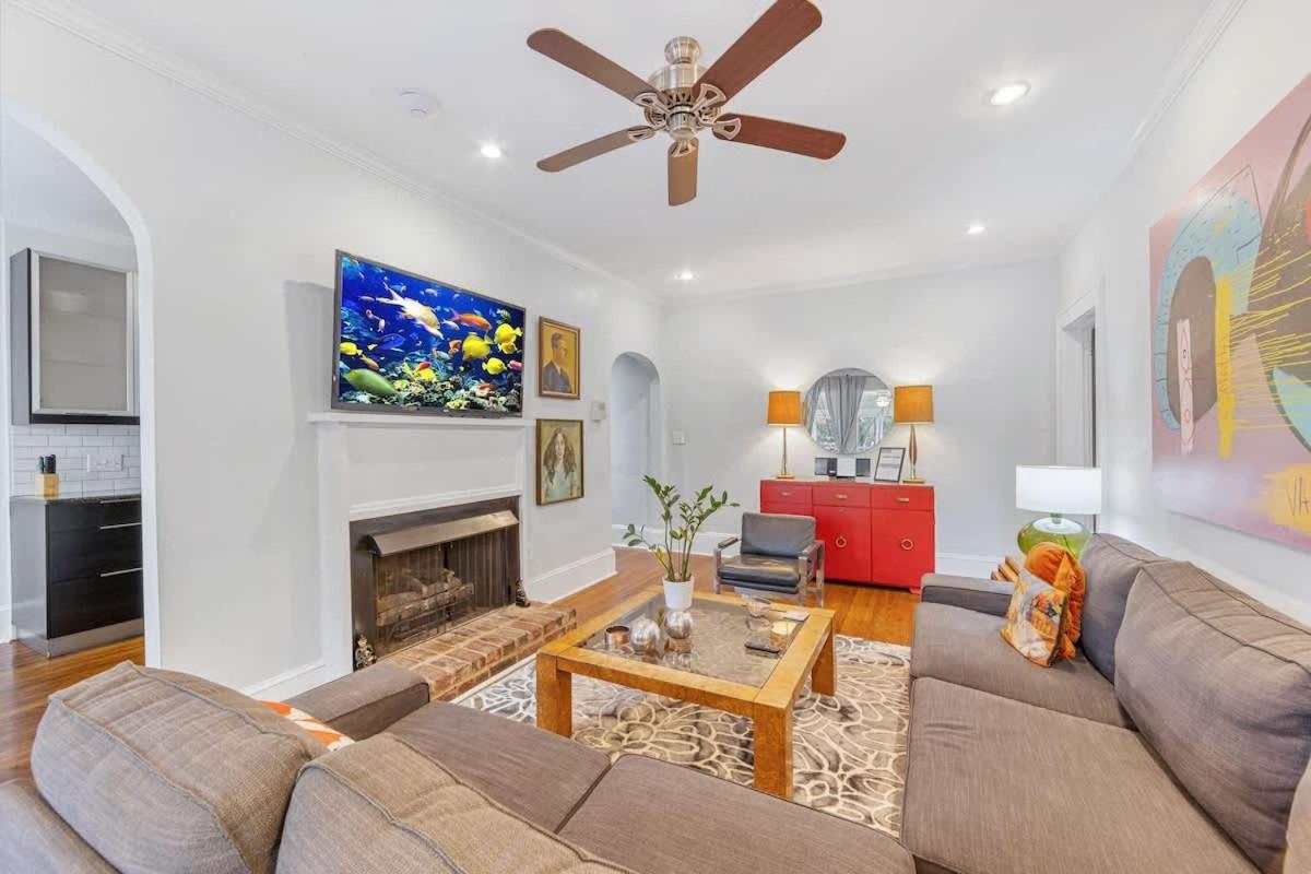 Light Filled 2 Bedroom In Myers Park With A Porch