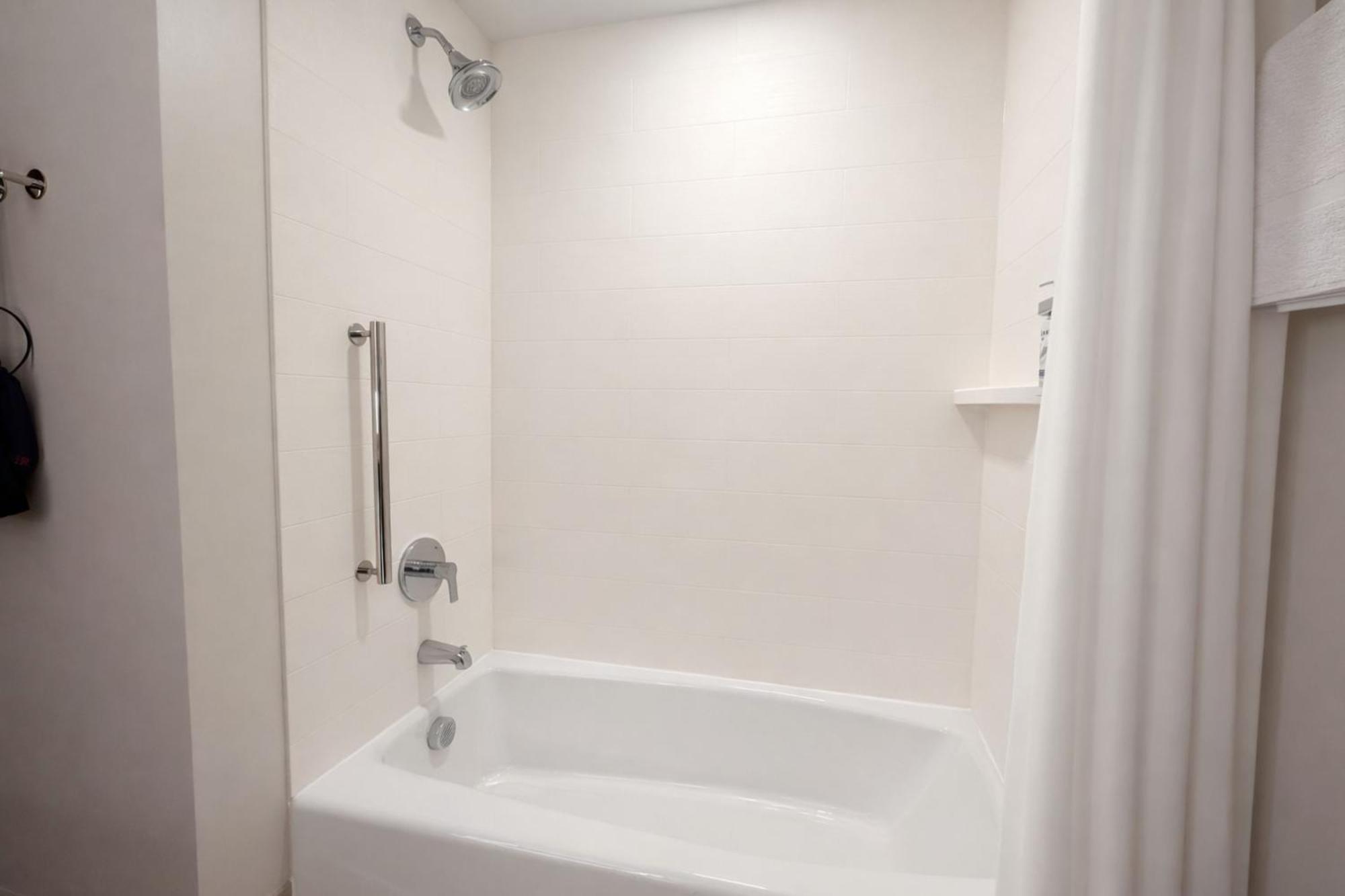 Express & - Ballantyne By Ihg