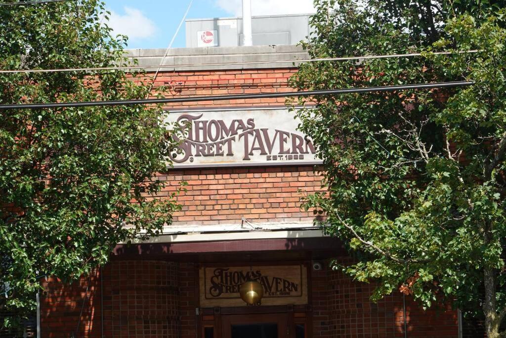 Apartment King Bed ► A+ Location ► Full Kitchen