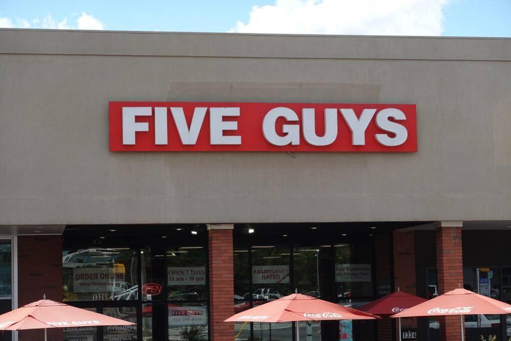 Apartment King Bed ► A+ Location ► Full Kitchen *