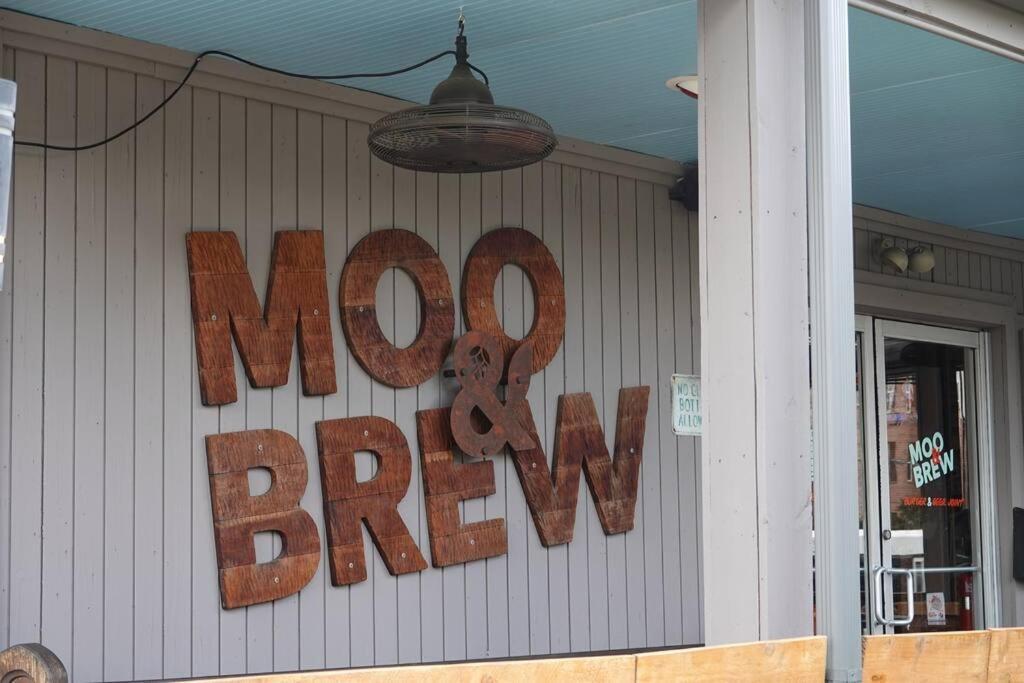 King Bed ► A+ Location ► Full Kitchen Apartment *