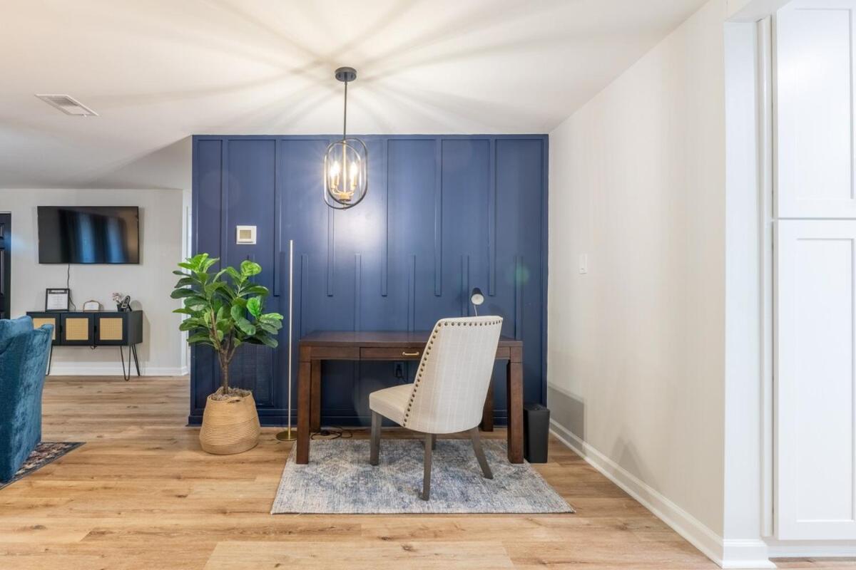 Ballantyne 3br House, Privateyard, Work Desk & 1 Gig Wi-fi Holiday home Charlotte