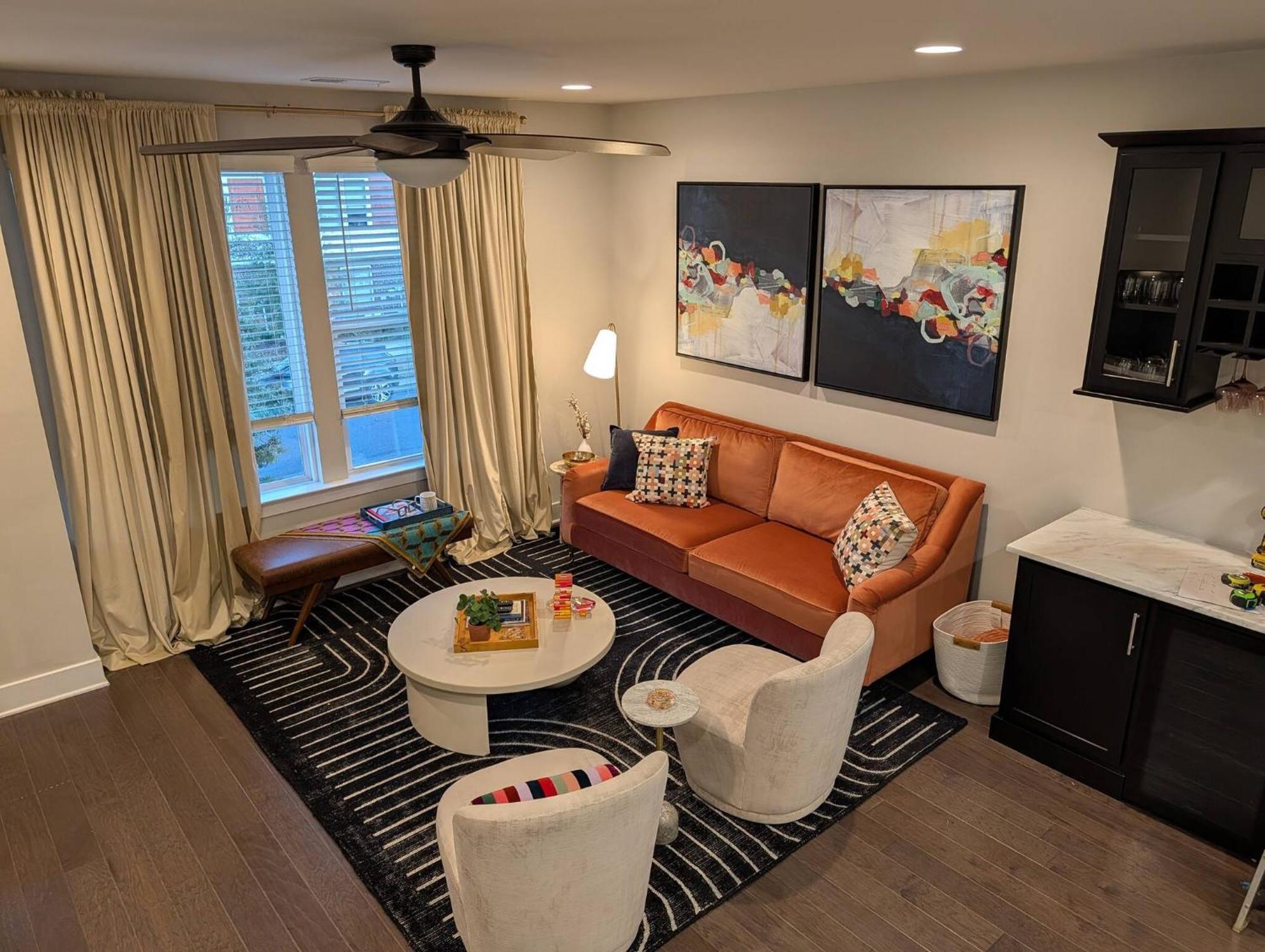 Queen Castle - Rooftop, Garage, King Beds, Pet Friendly Charlotte