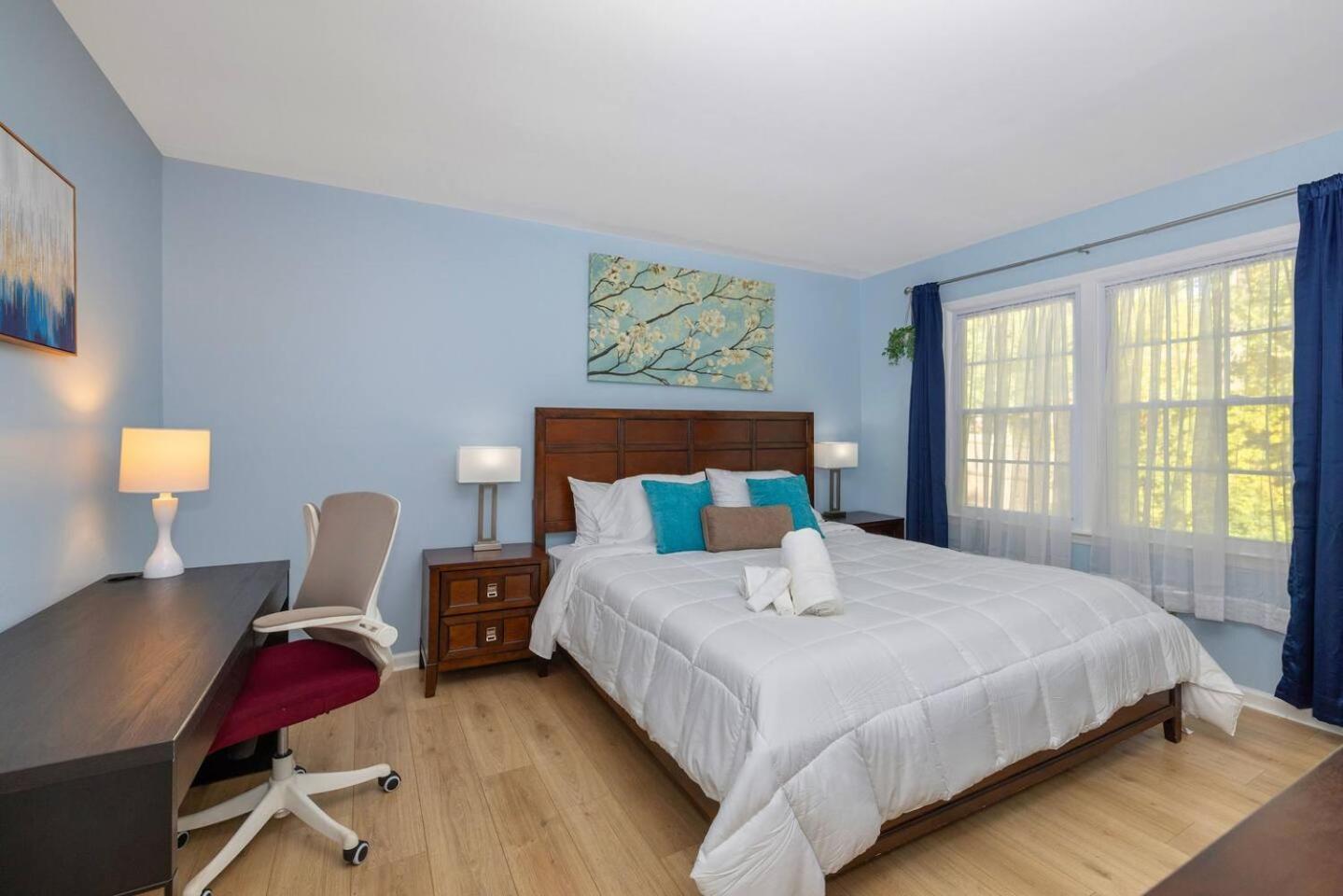 Holiday home New! Special Intro Rates! Lovely 2 Bedroom *