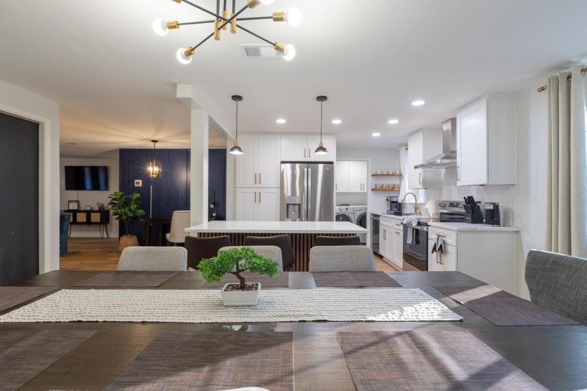 Ballantyne 3br House, Privateyard, Work Desk & 1 Gig Wi-fi Holiday home Charlotte