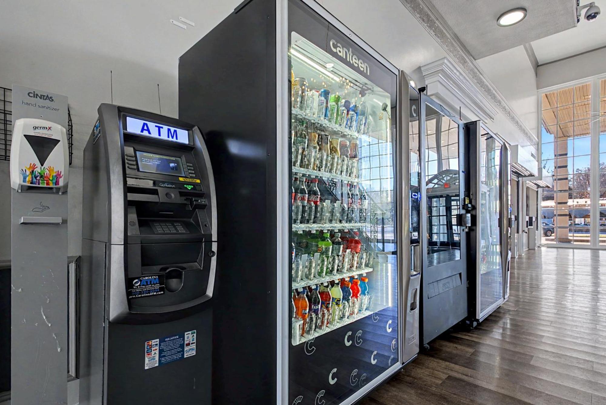 Aparthotel Lux Mins To Atrium Health And Downtown Airport