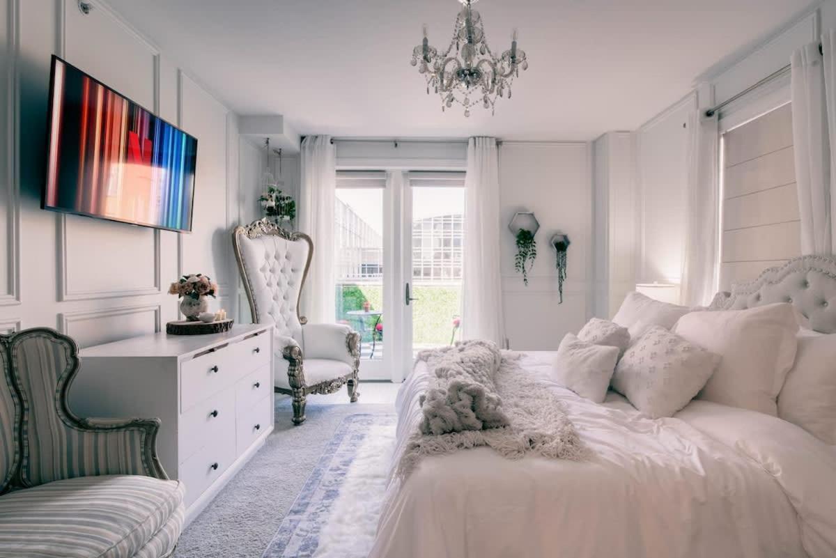 Holiday home Mad Hatter Free Parking Sauna And Balcony *