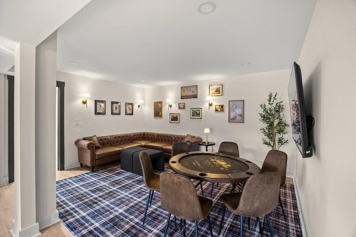 Holiday home 4 Kings-1 Queen-gameroom-lounge-luxury Home-4k1q2t