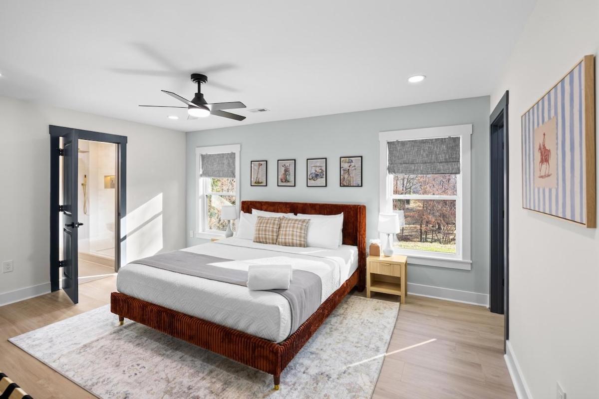 Holiday home 4 Kings-1 Queen-gameroom-lounge-luxury Home-4k1q2t