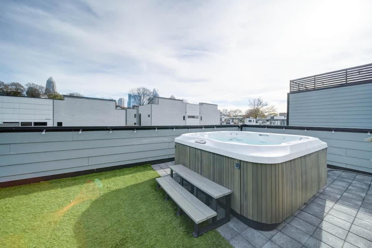 Luxe Townhome Rooftop Hot Tub Parking Charlotte