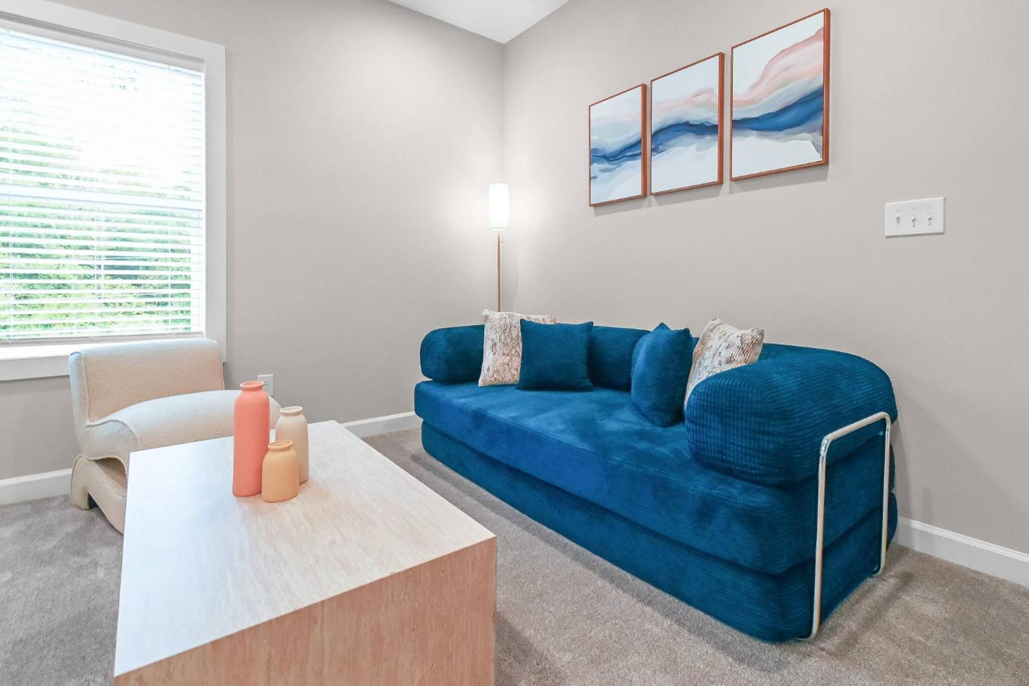 Holiday home Spacious 3-bedroom With Workspace Near Uptown & Airport