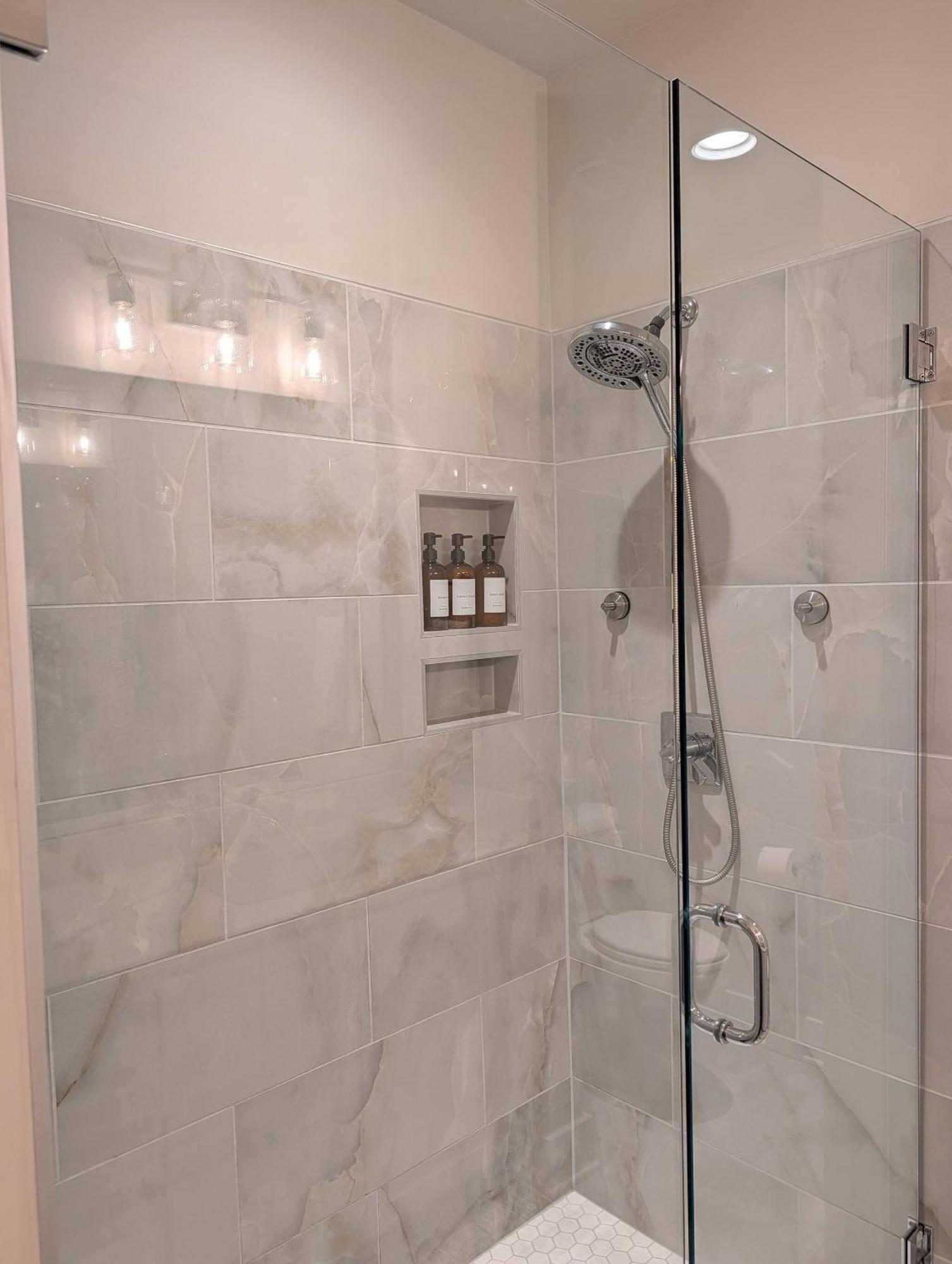 Holiday home Queen Castle - Rooftop, Garage, King Beds, Pet Friendly