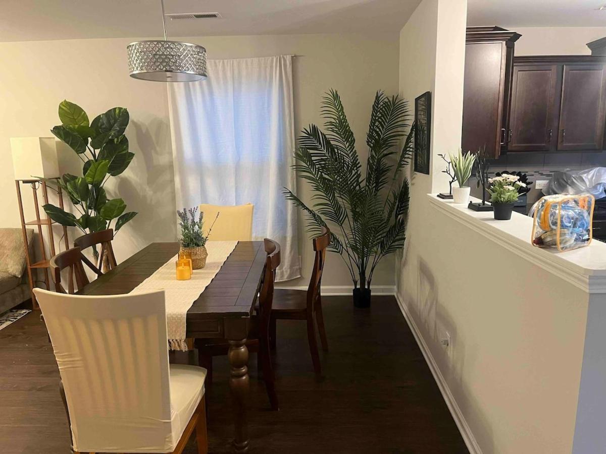 Spacious 4 Bedroom House In Area Close To Pnc Pavilion Holiday home