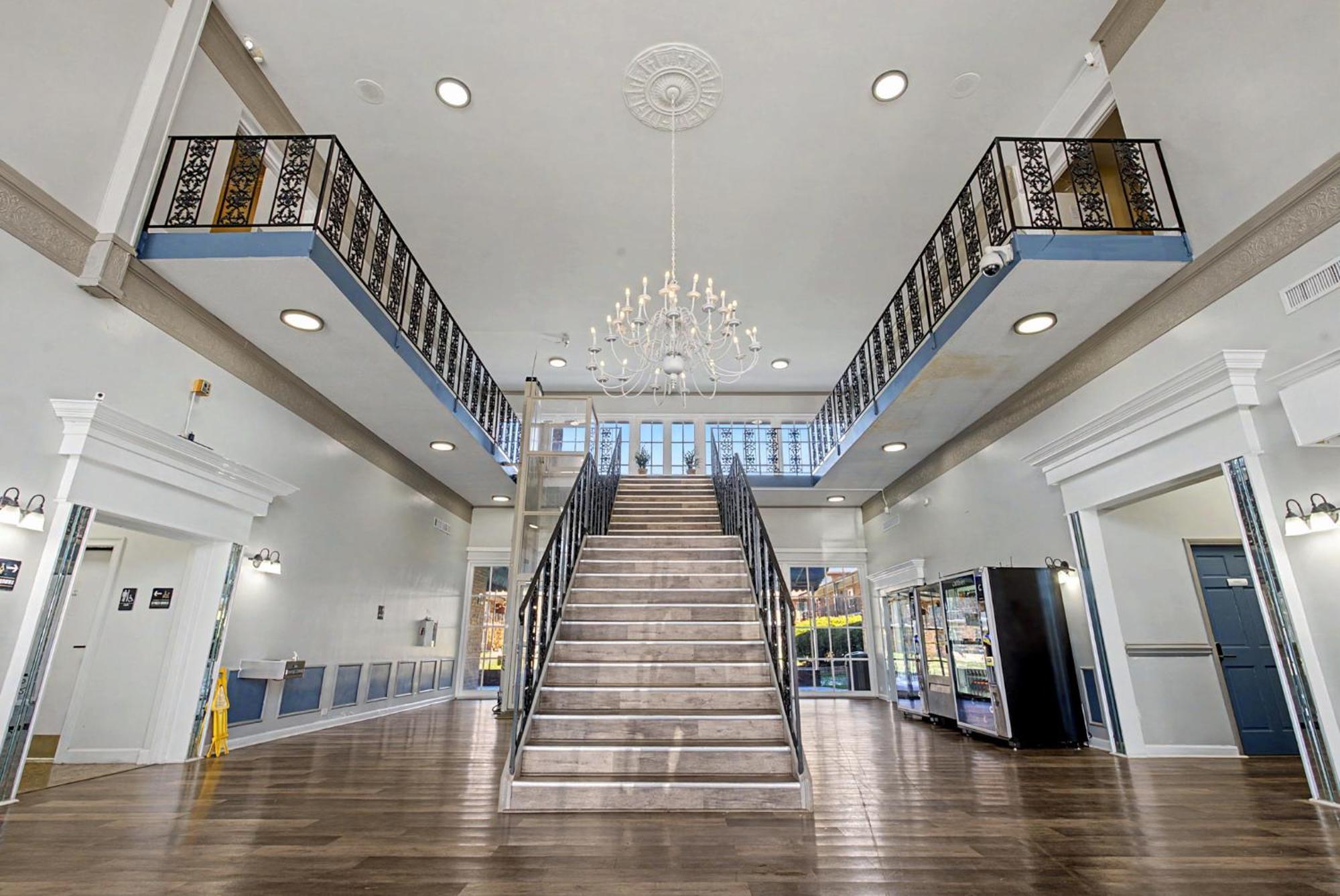 Lux Mins To Atrium Health And Downtown Airport Charlotte