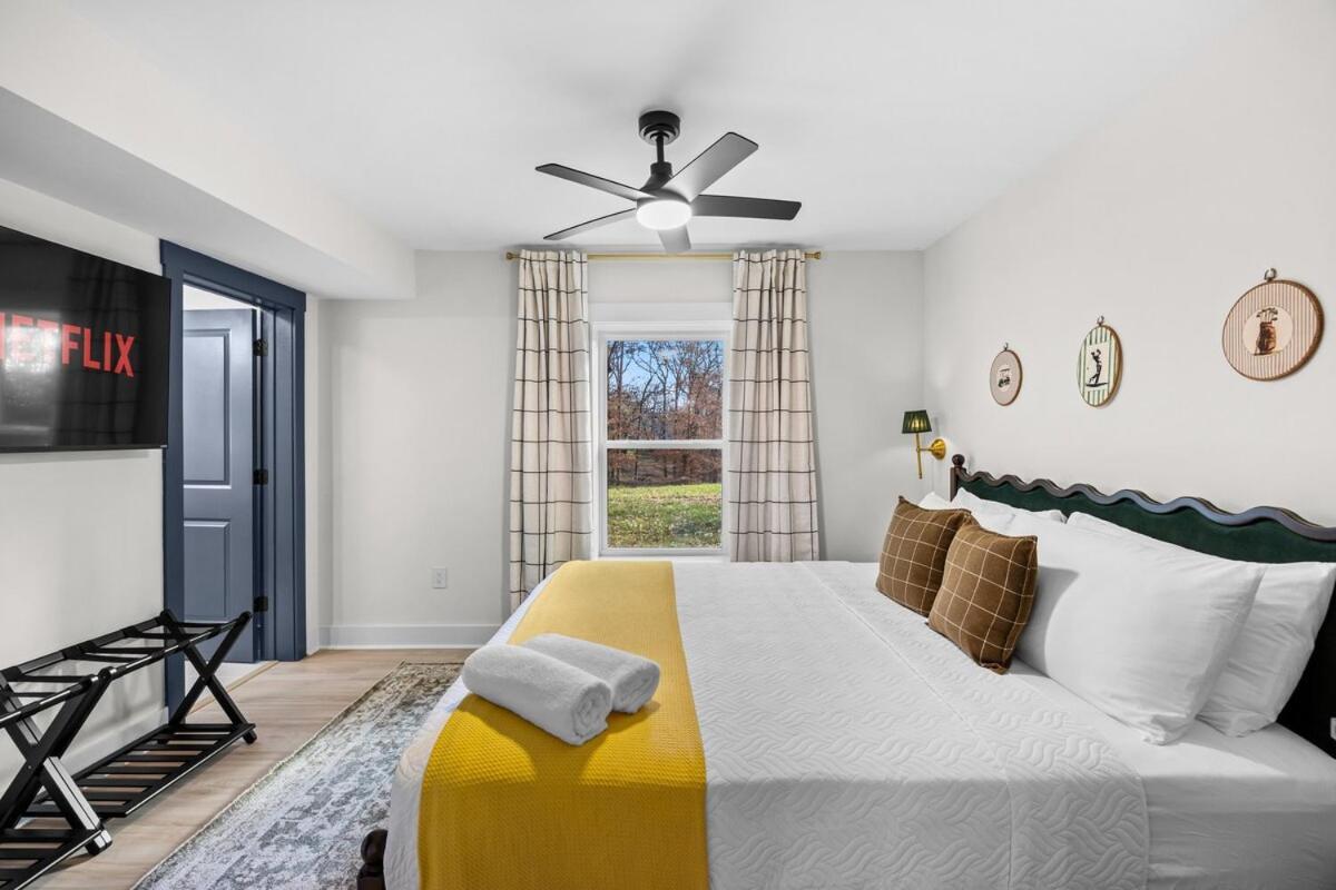 Holiday home 4 Kings-1 Queen-gameroom-lounge-luxury Home-4k1q2t *