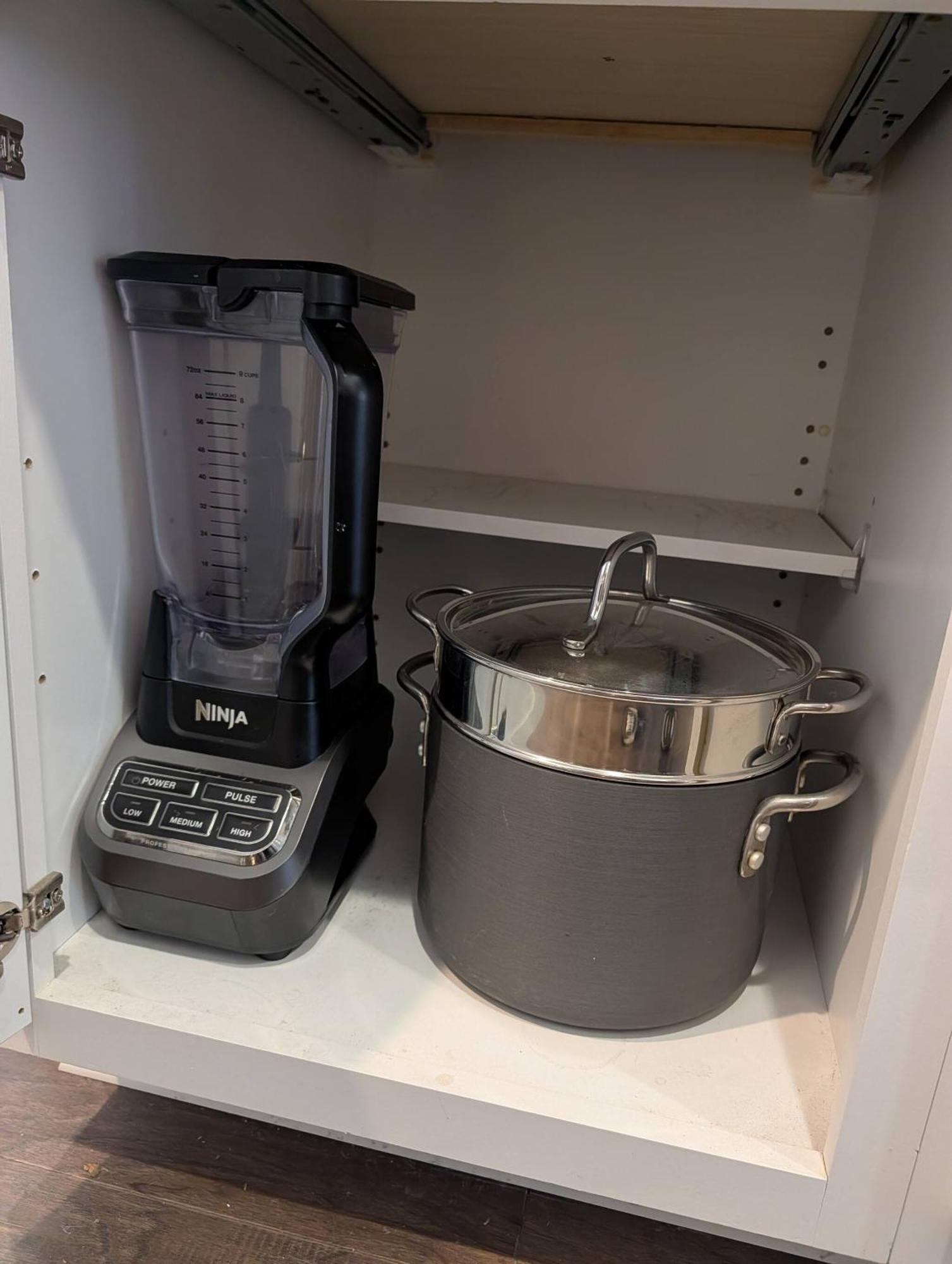 Queen Castle - Rooftop, Garage, King Beds, Pet Friendly Holiday home Charlotte