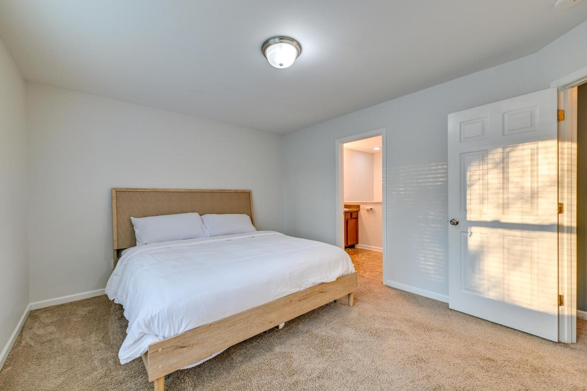 Pet-friendly Just Outside Downtown Charlotte! Holiday home *