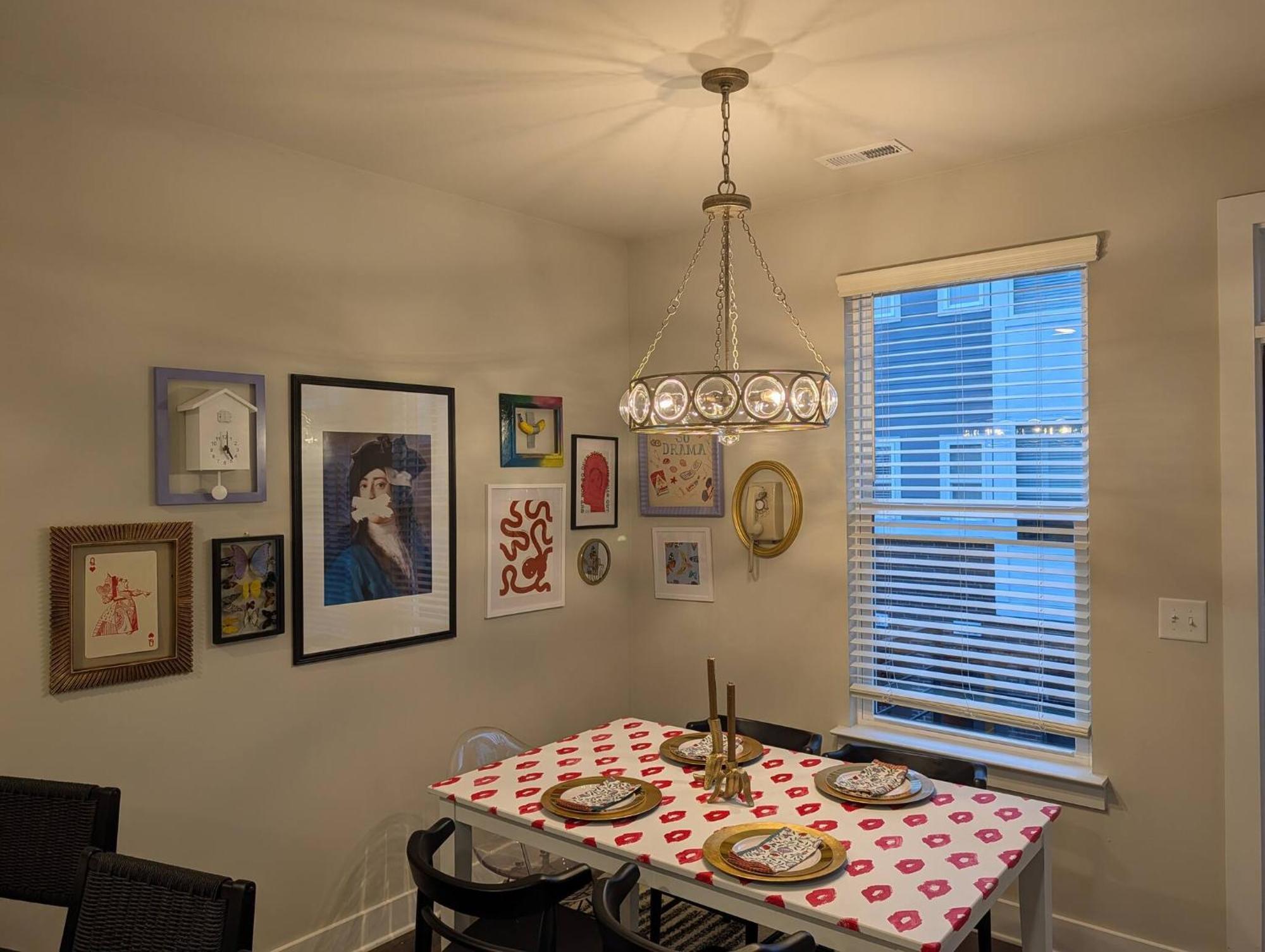 Queen Castle - Rooftop, Garage, King Beds, Pet Friendly Charlotte