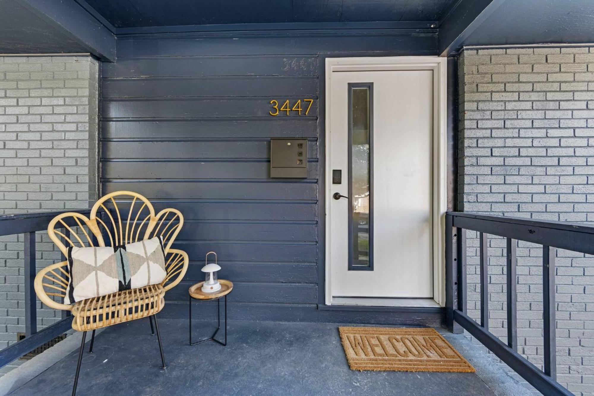 Holiday home *now Available!* Renovated Plaza Shamrock Duplex *