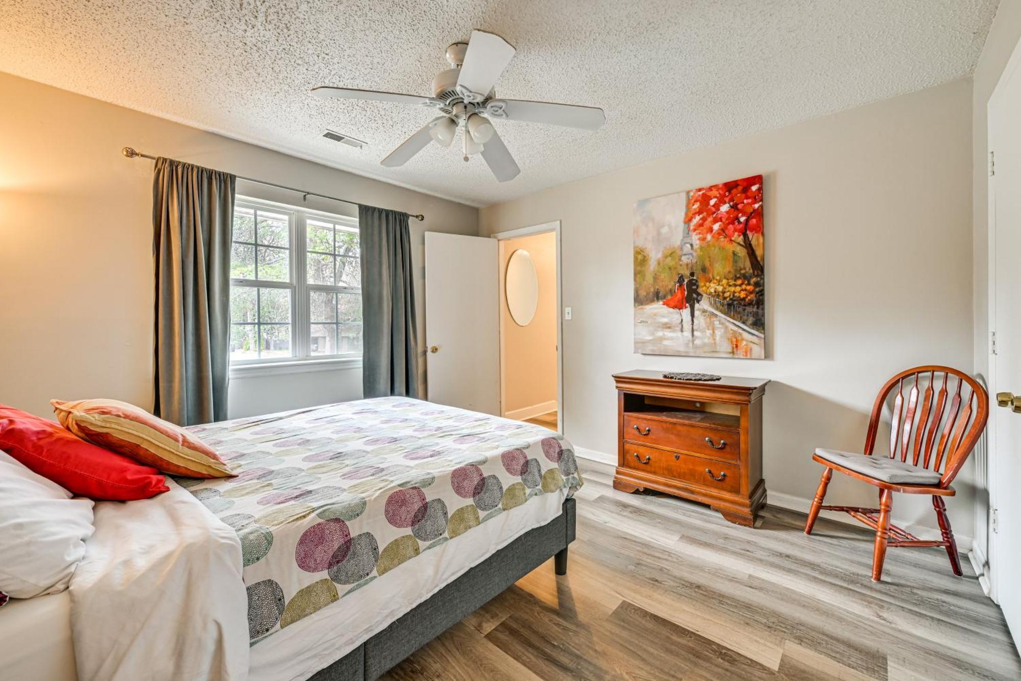 Cozy Family Retreat! In Suburbs Holiday home