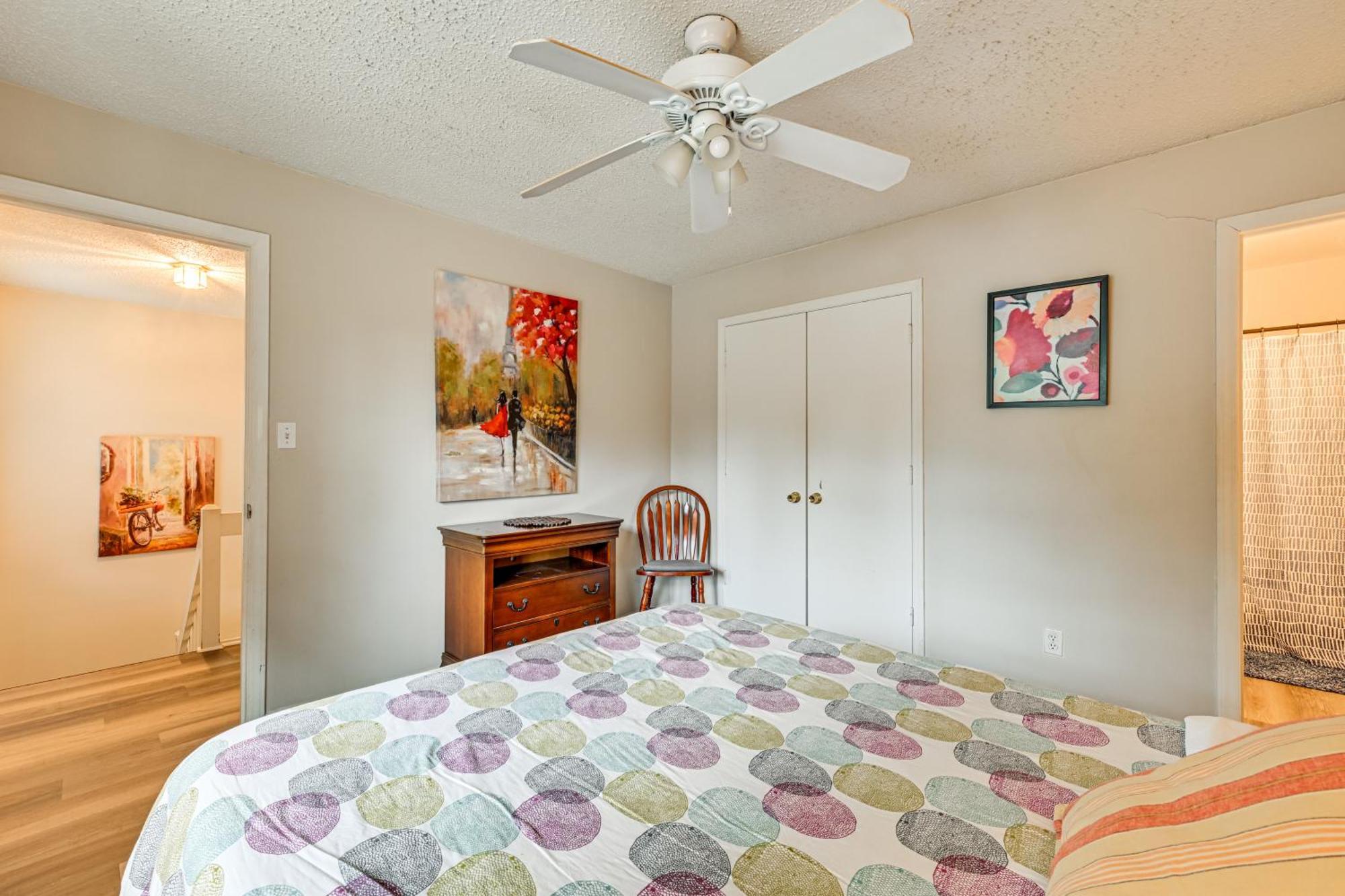 Cozy Family Retreat! In Suburbs *