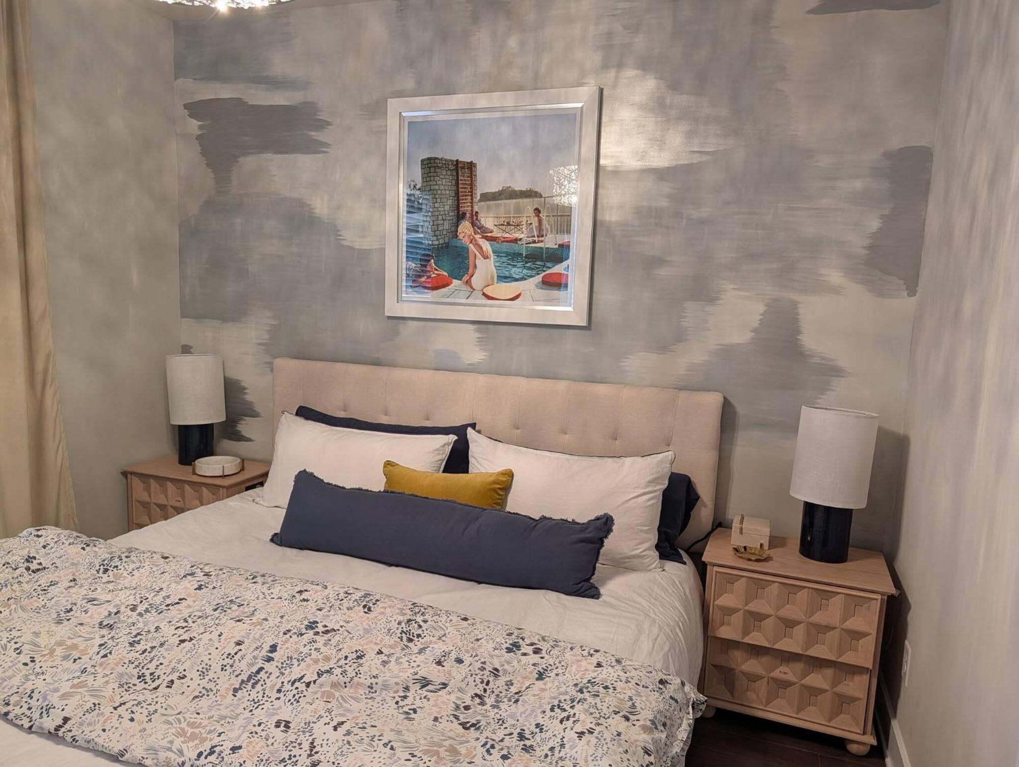 Queen Castle - Rooftop, Garage, King Beds, Pet Friendly Charlotte