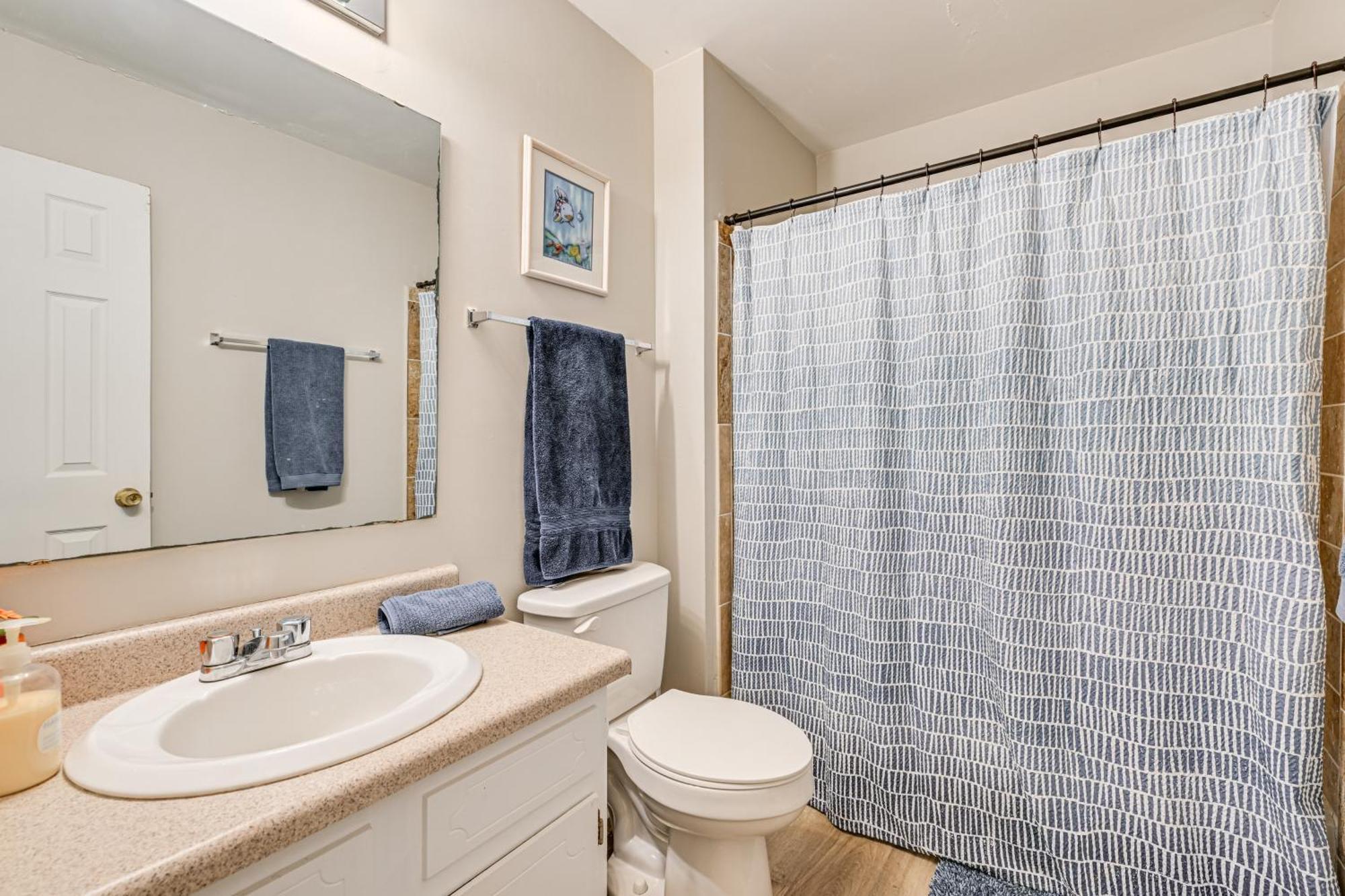 Cozy Family Retreat! In Suburbs *