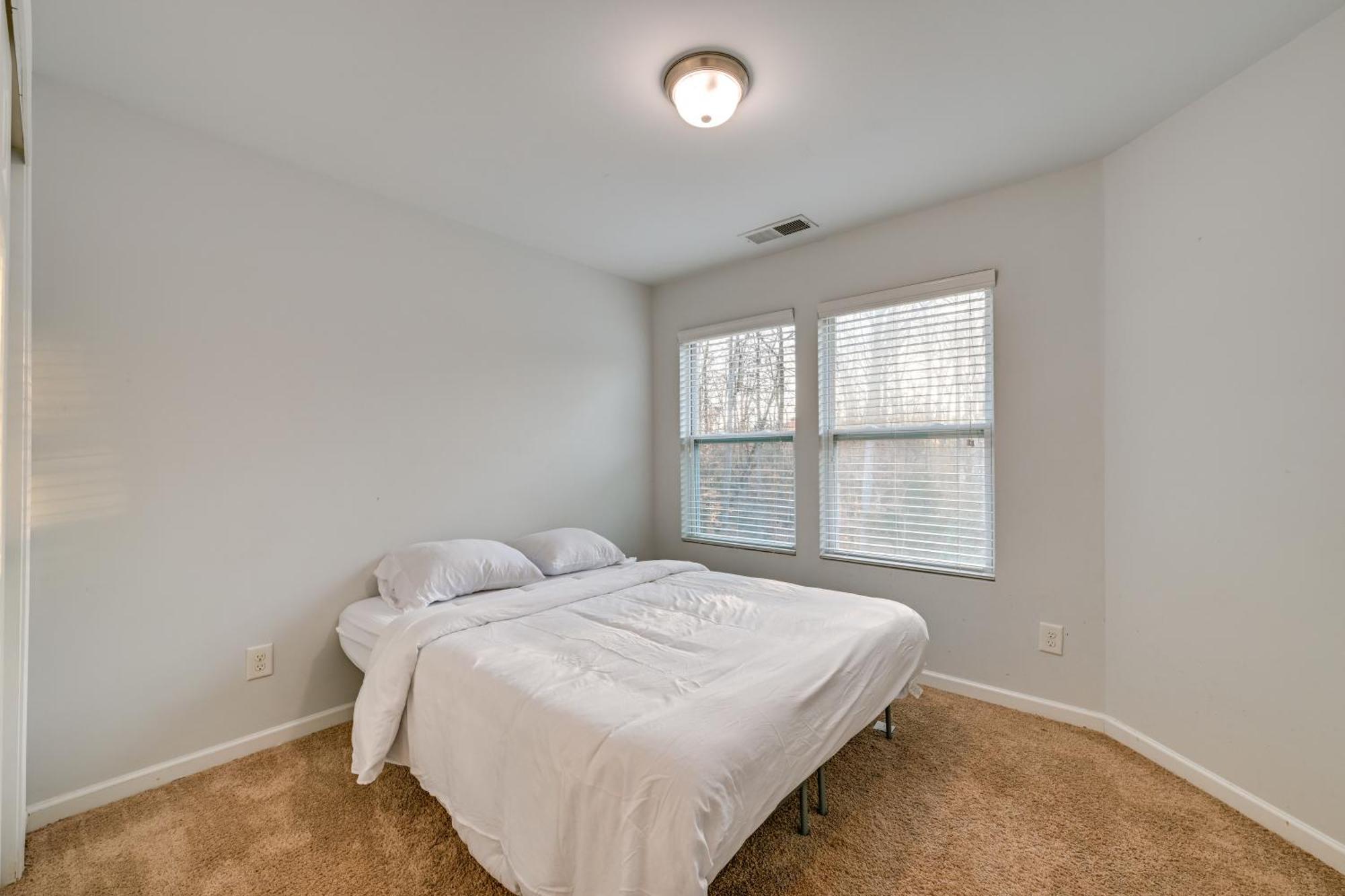 Pet-friendly Just Outside Downtown Charlotte! Charlotte