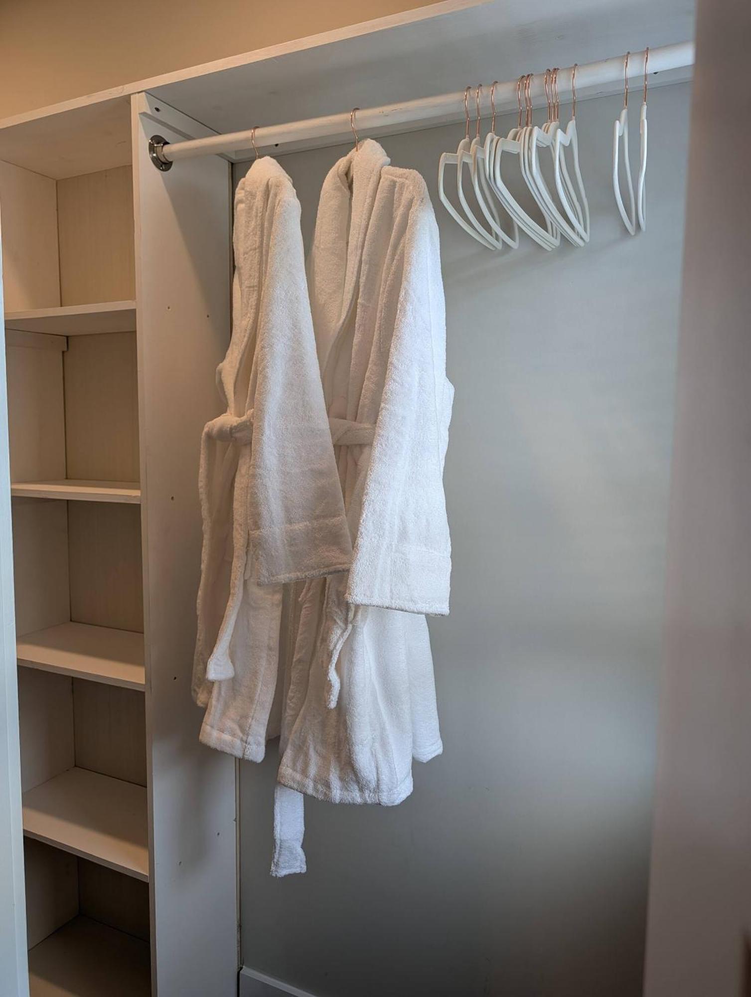 Holiday home Queen Castle - Rooftop, Garage, King Beds, Pet Friendly