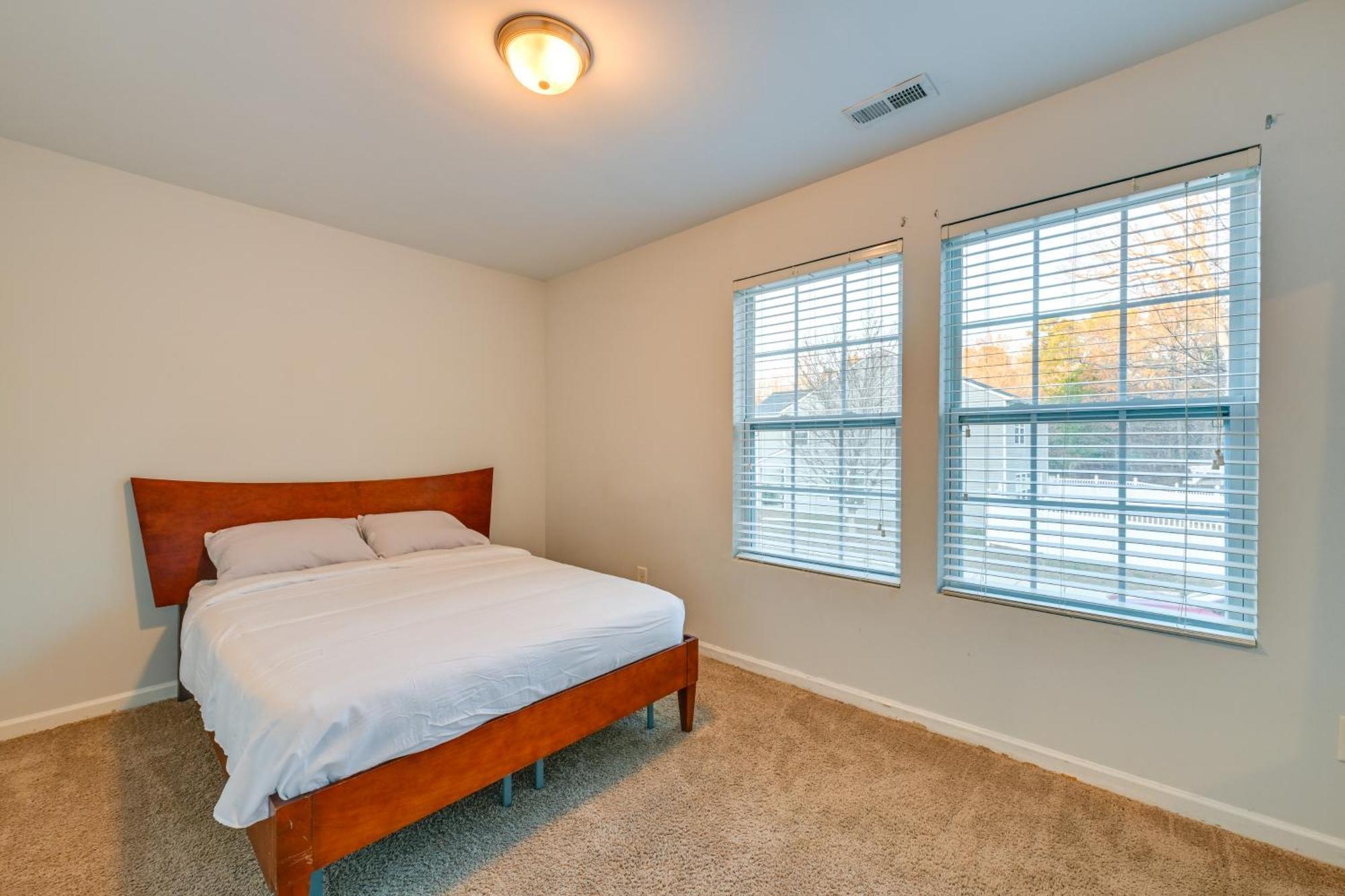 Pet-friendly Just Outside Downtown Charlotte! * Charlotte