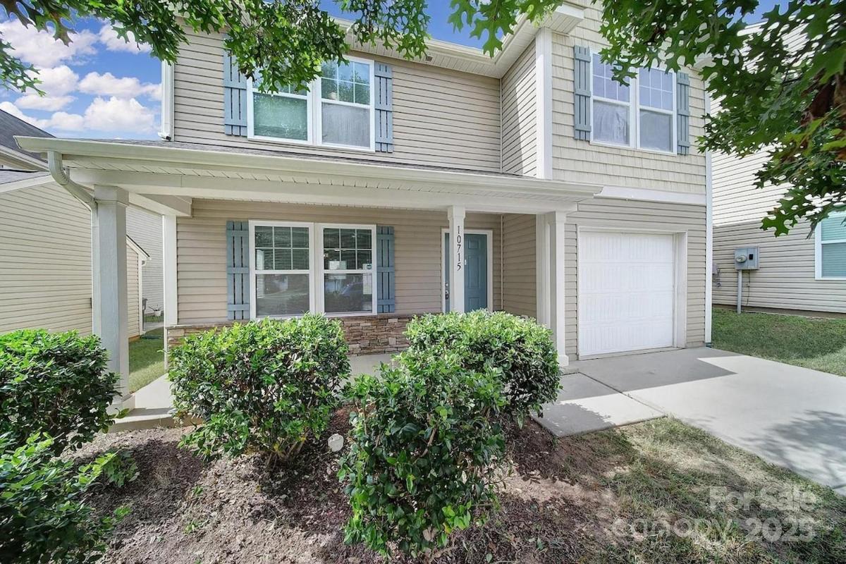 Holiday home Spacious 4 Bedroom House In Area Close To Pnc Pavilion *