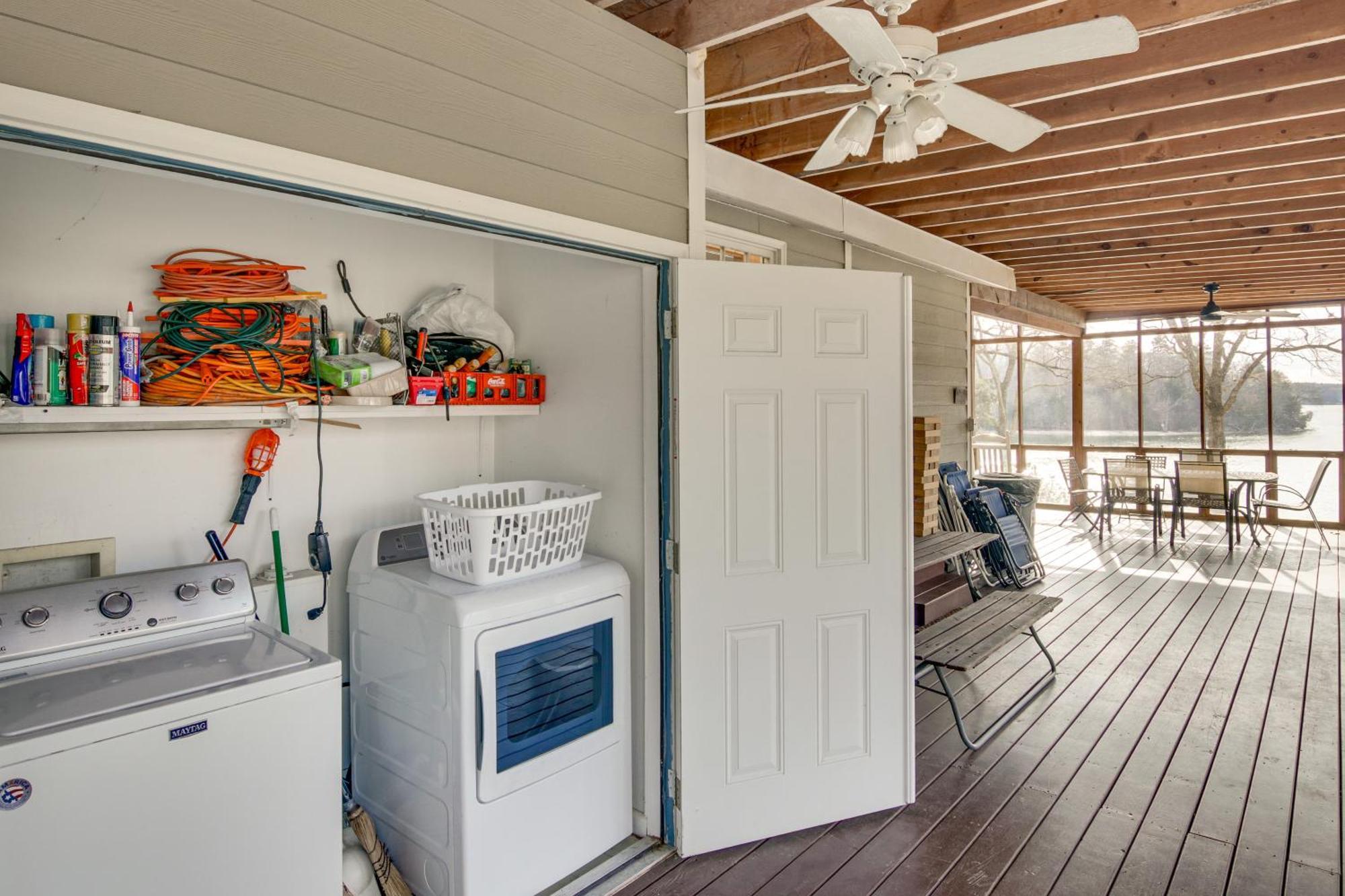 Moms On Wylie With Private Dock! Holiday home Charlotte