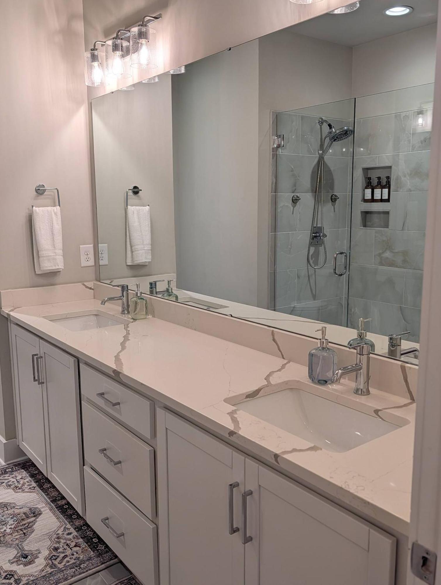 Holiday home Queen Castle - Rooftop, Garage, King Beds, Pet Friendly