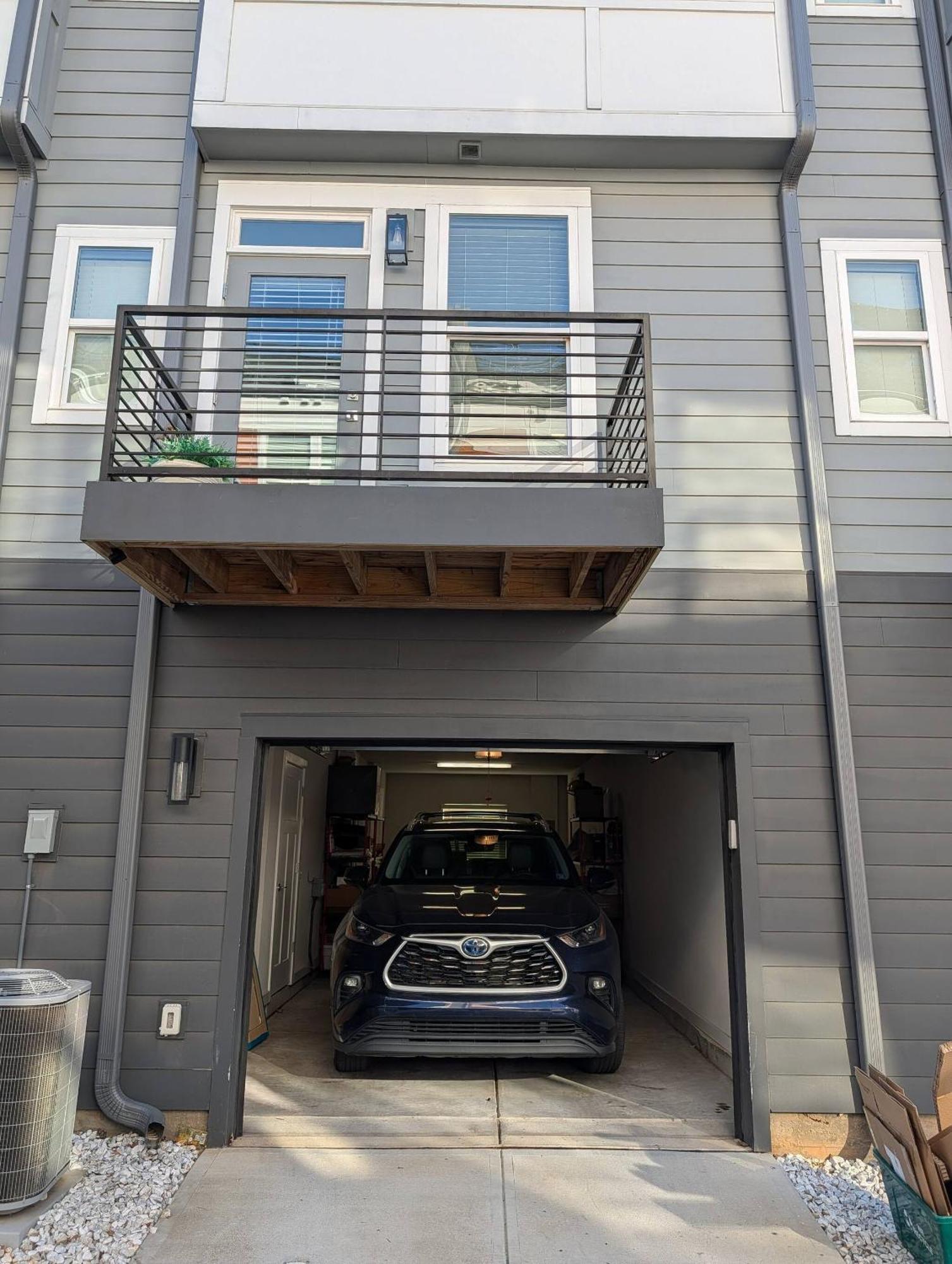 Queen Castle - Rooftop, Garage, King Beds, Pet Friendly *