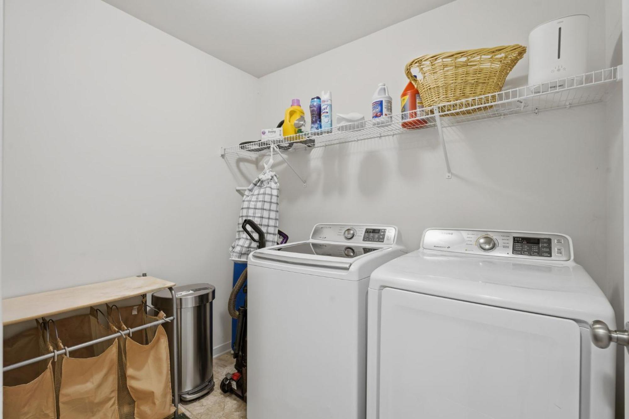 Spacious 4br Getaway With Fenced Yard Minutes Away From Clt Airport & Uptown * Charlotte