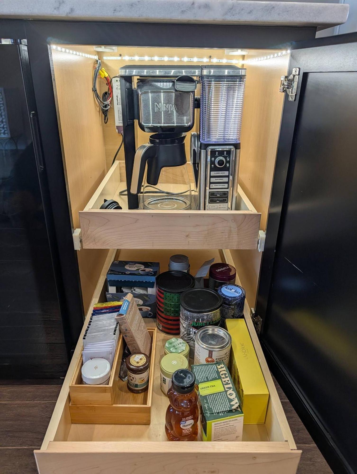 Queen Castle - Rooftop, Garage, King Beds, Pet Friendly Holiday home Charlotte